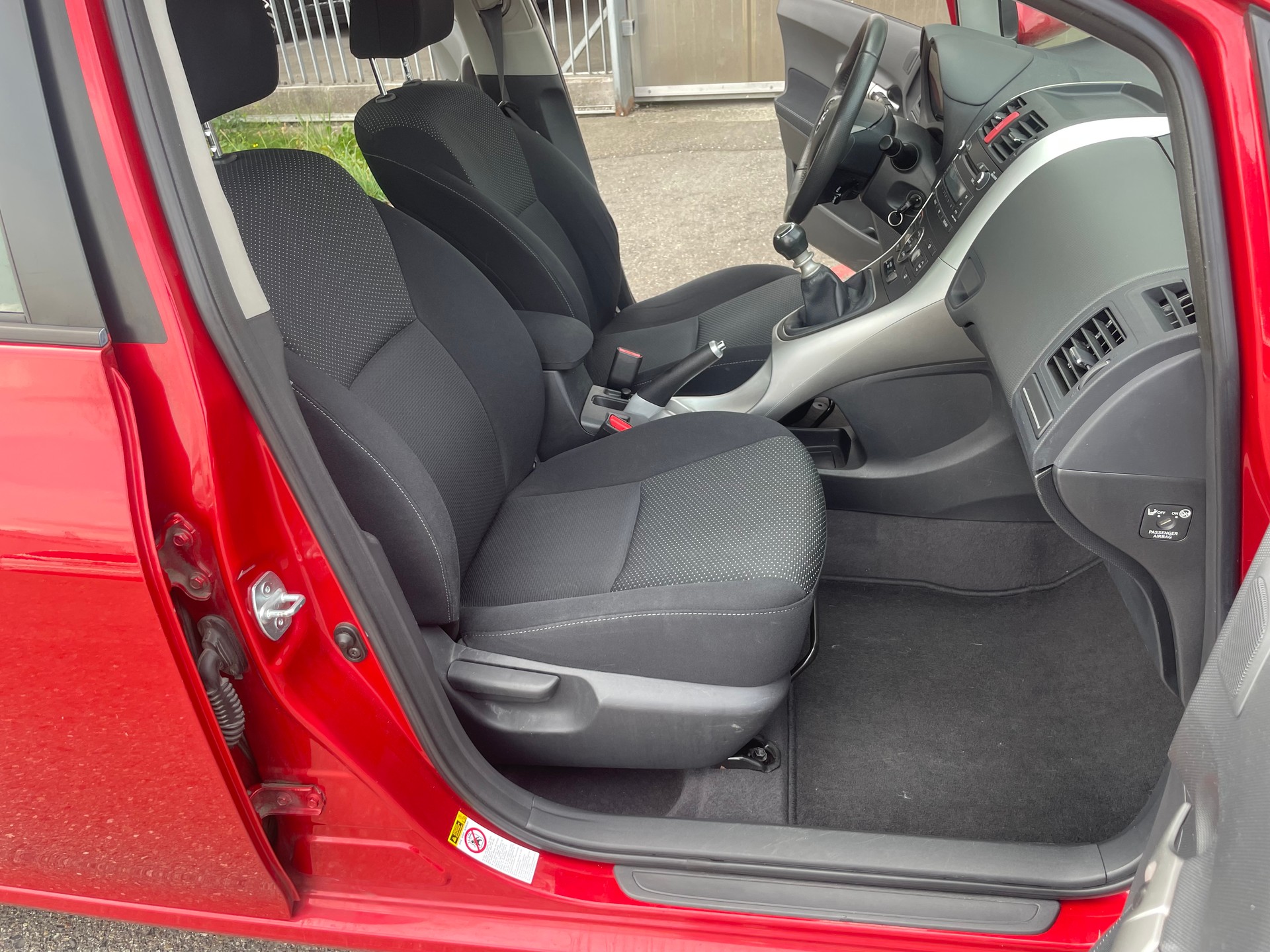 TOYOTA Auris 1.6 easy-image-8