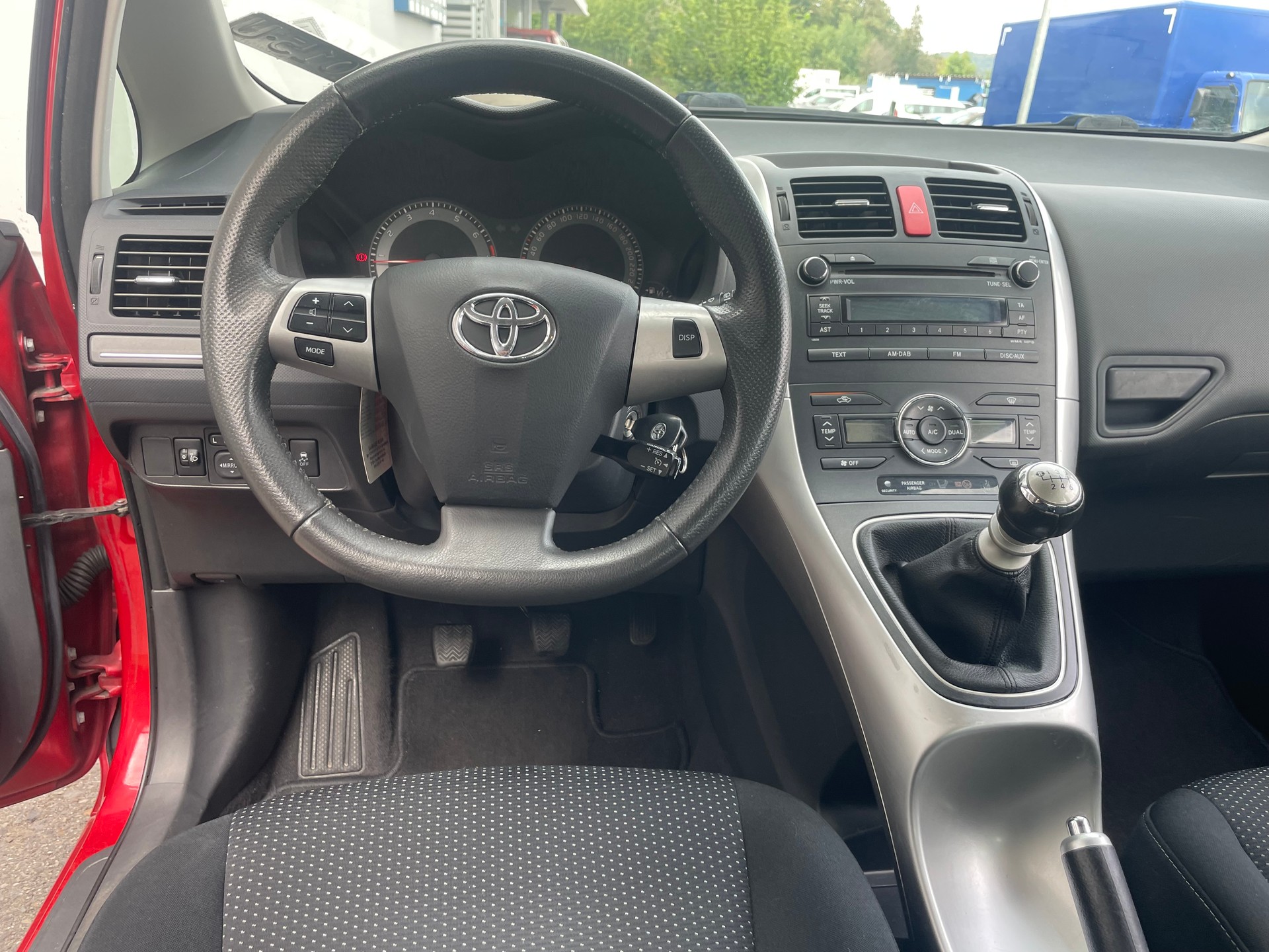 TOYOTA Auris 1.6 easy-image-6