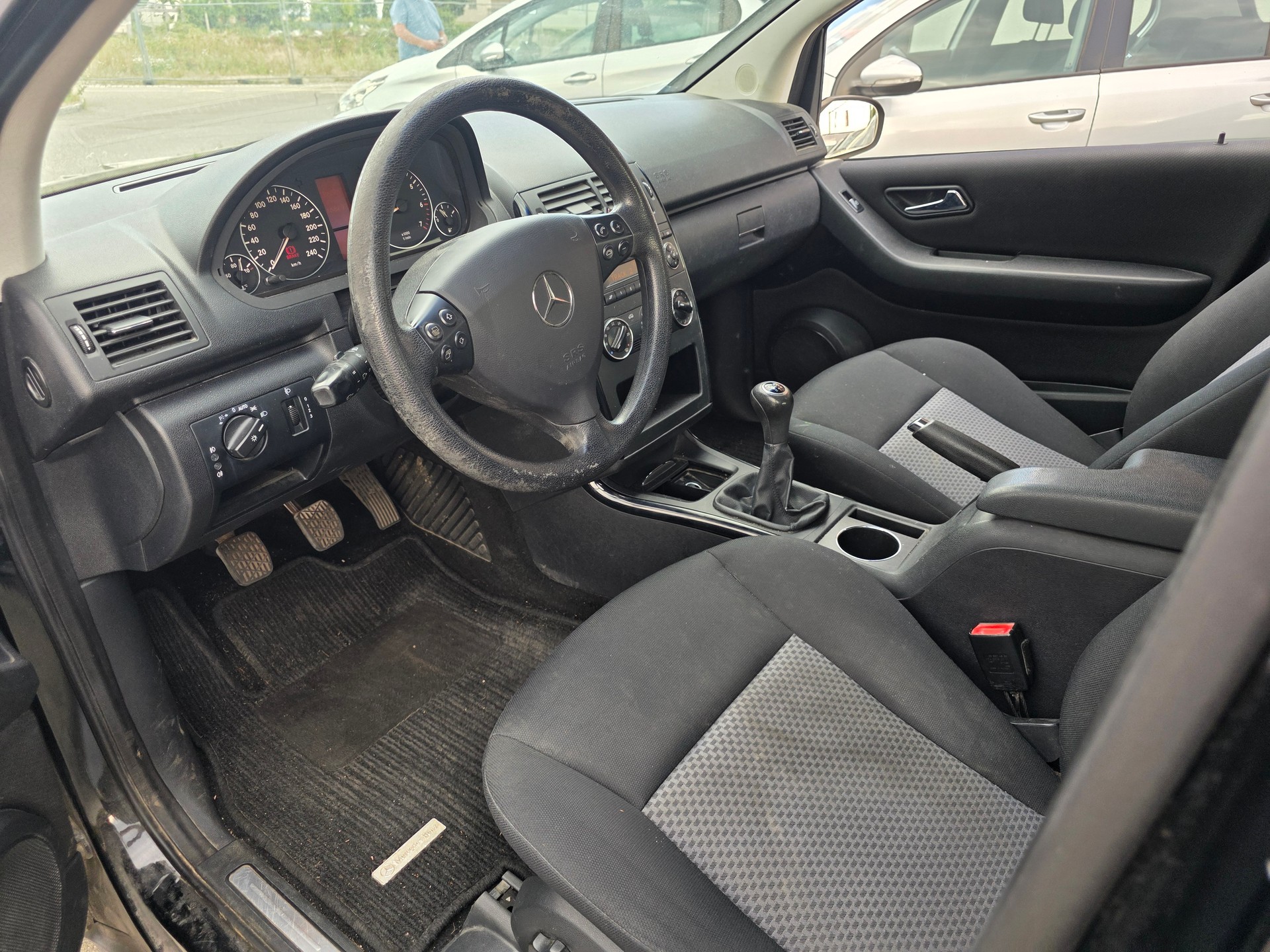 MERCEDES-BENZ A 150 Classic-image-5