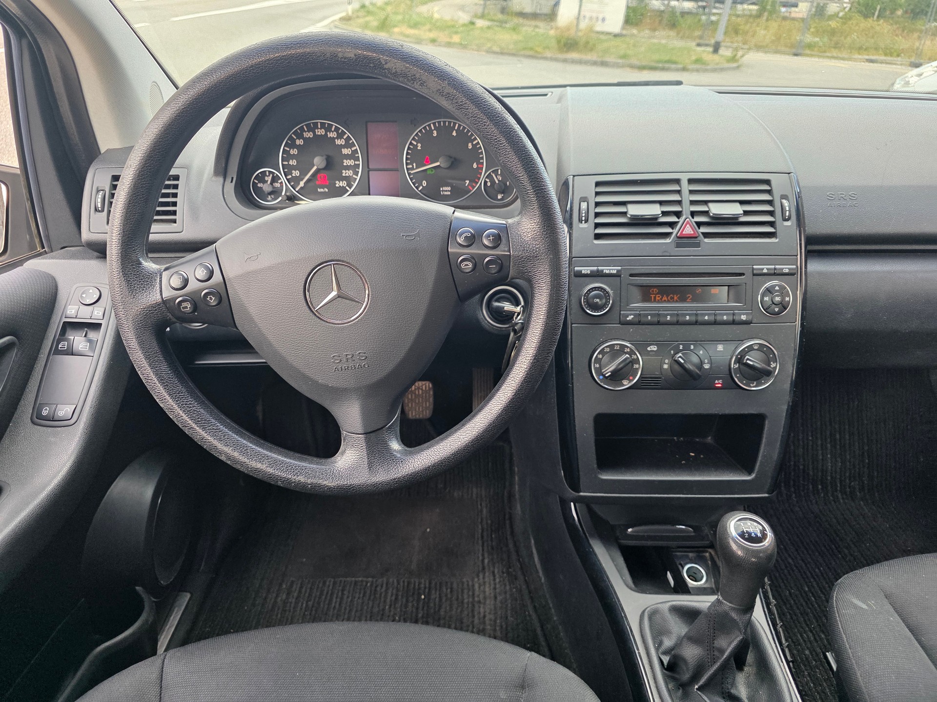 MERCEDES-BENZ A 150 Classic-image-4