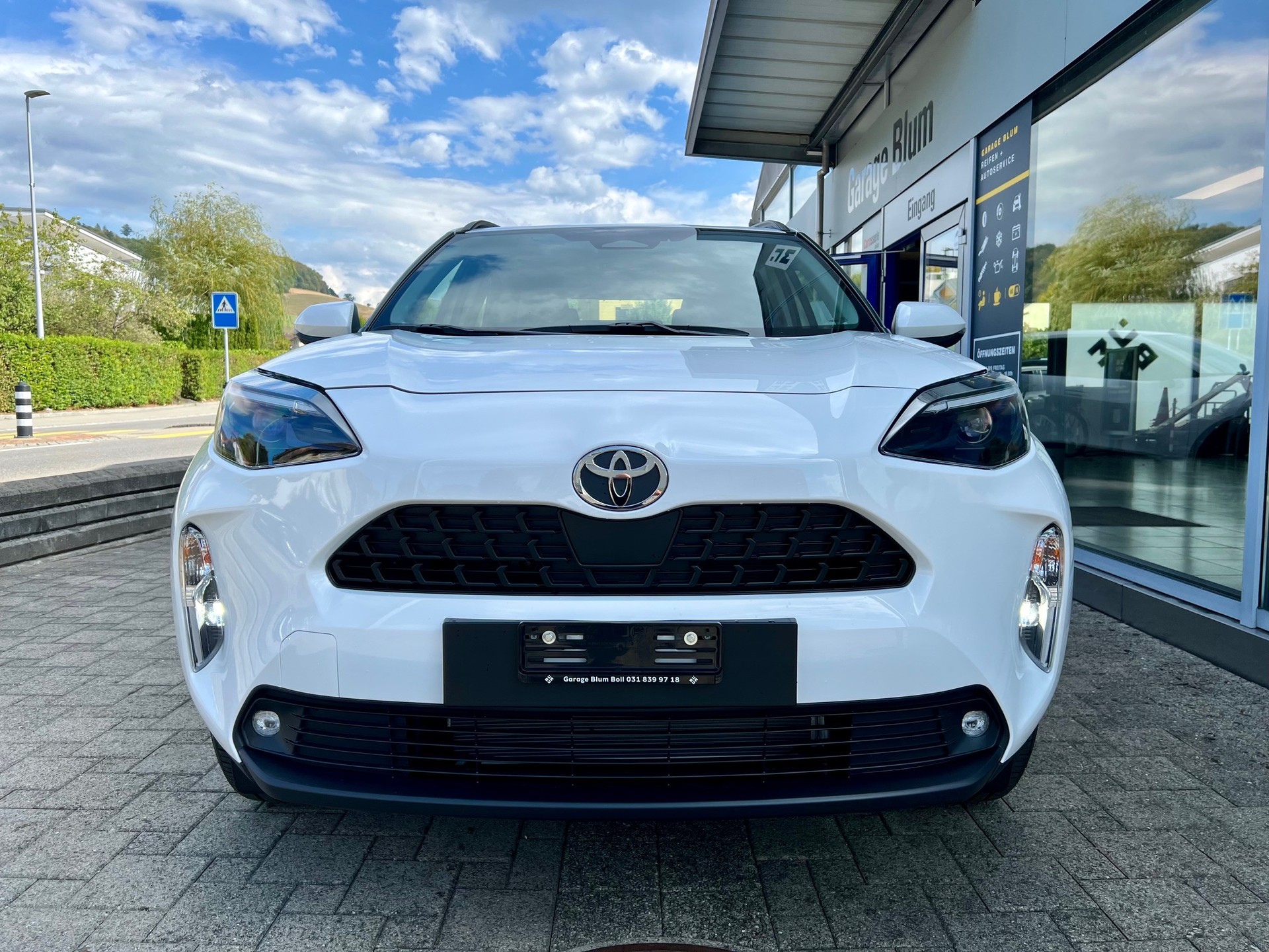 TOYOTA Yaris Cross 1.5 Comfort AWDi e-CVT-image-2