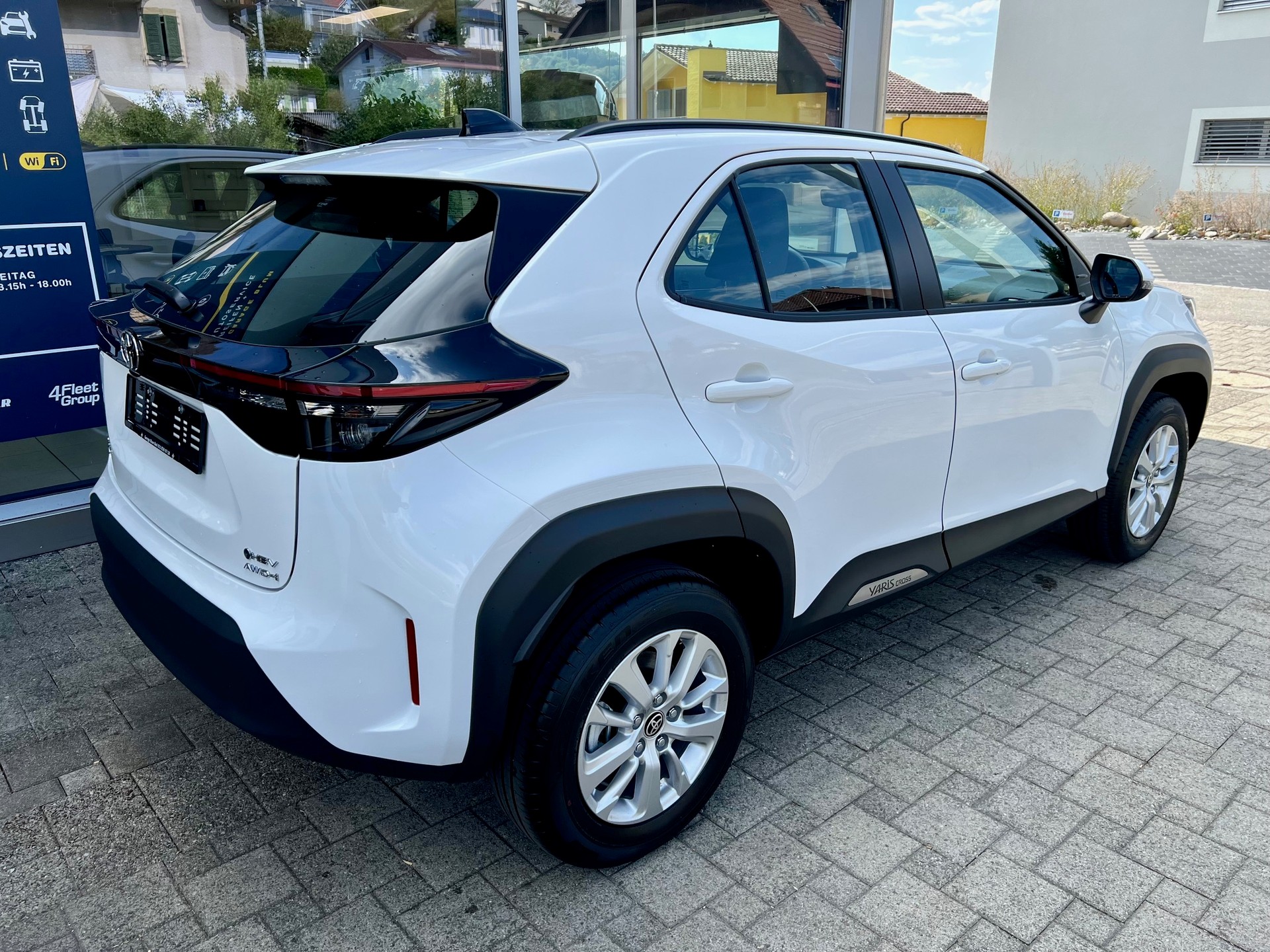 TOYOTA Yaris Cross 1.5 Comfort AWDi e-CVT-image-5