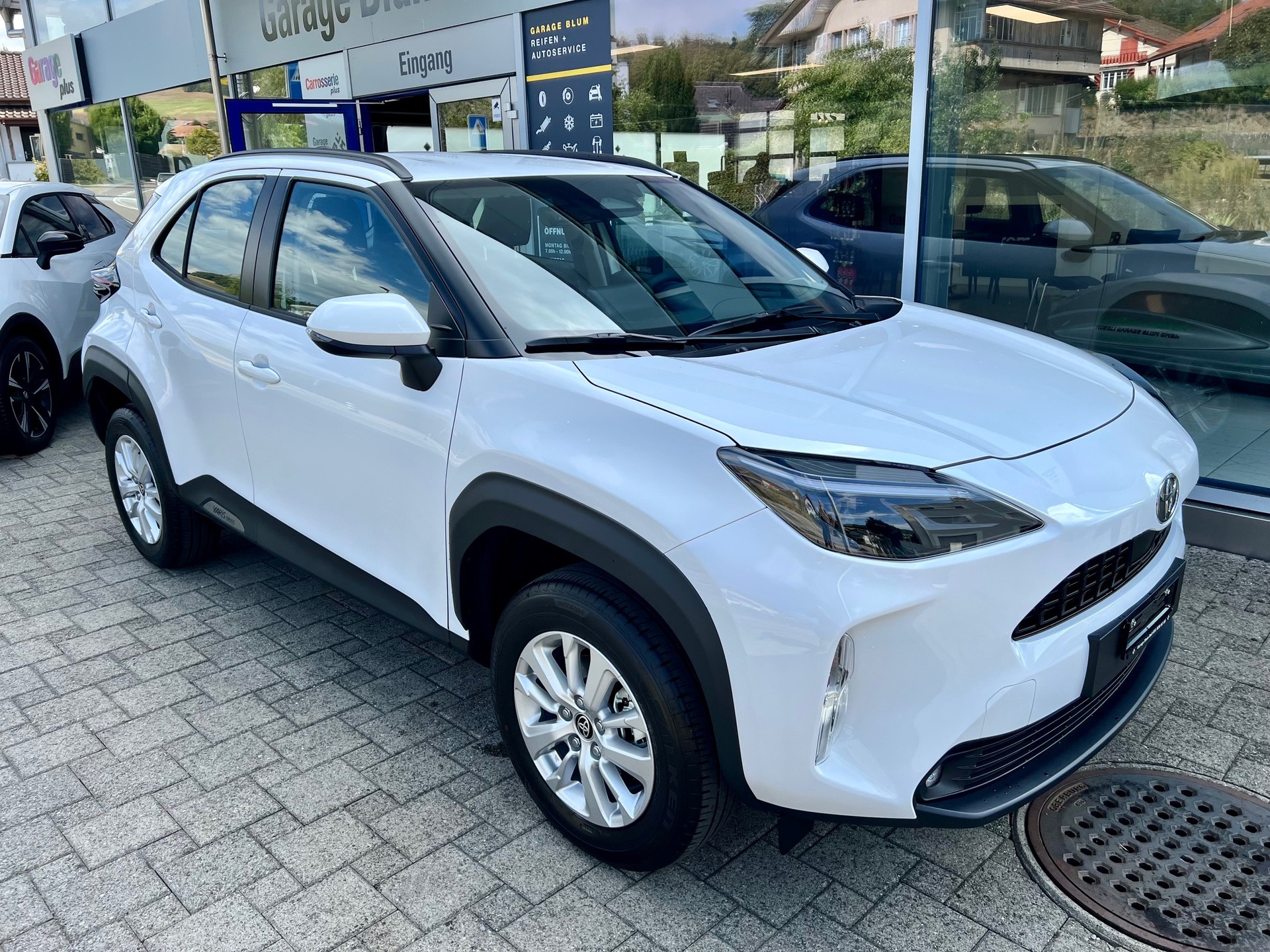 TOYOTA Yaris Cross 1.5 Comfort AWDi e-CVT-image-3