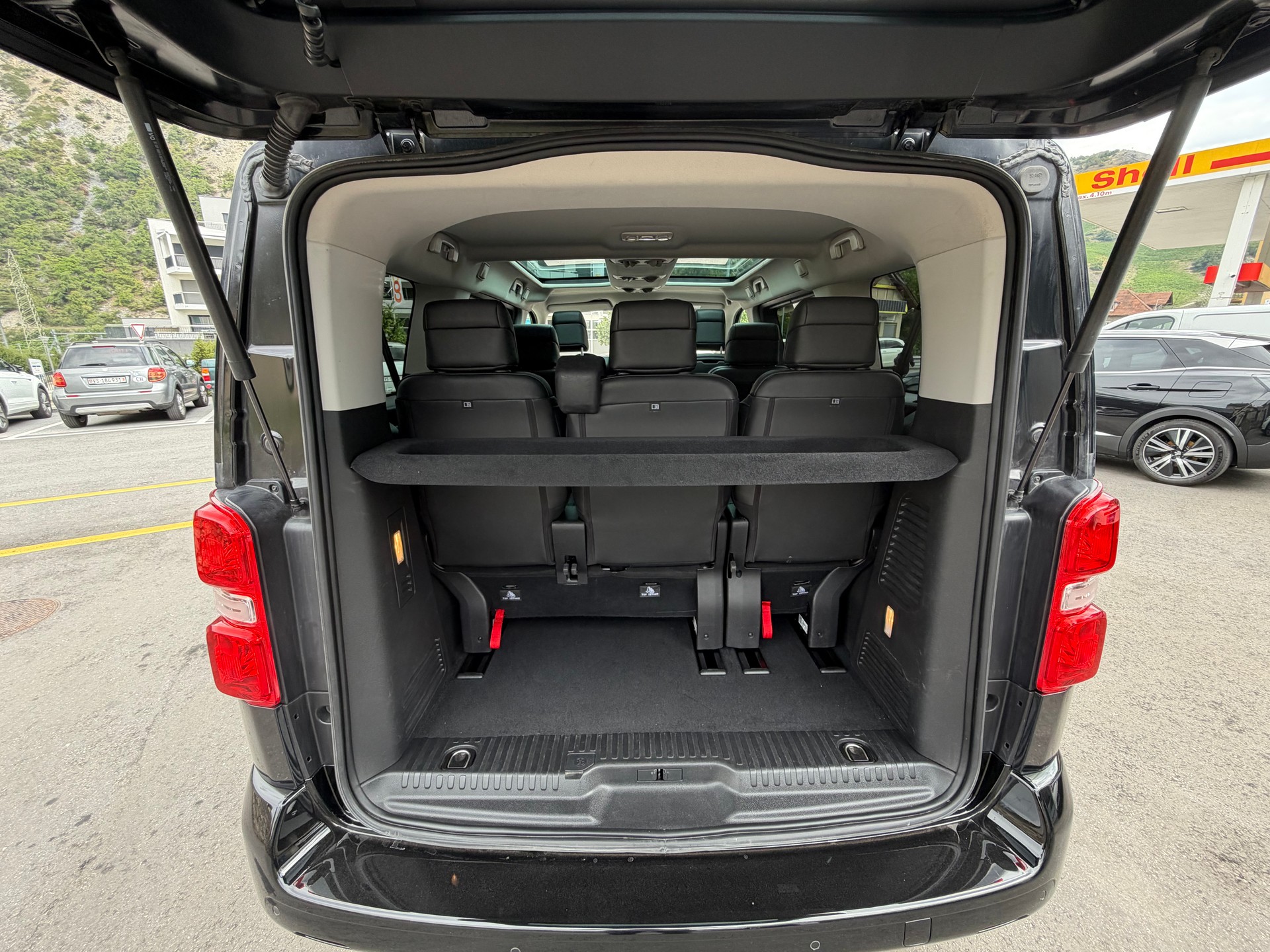 PEUGEOT Traveller 2.0 BlueHDi Allure Standard EAT8-image-10