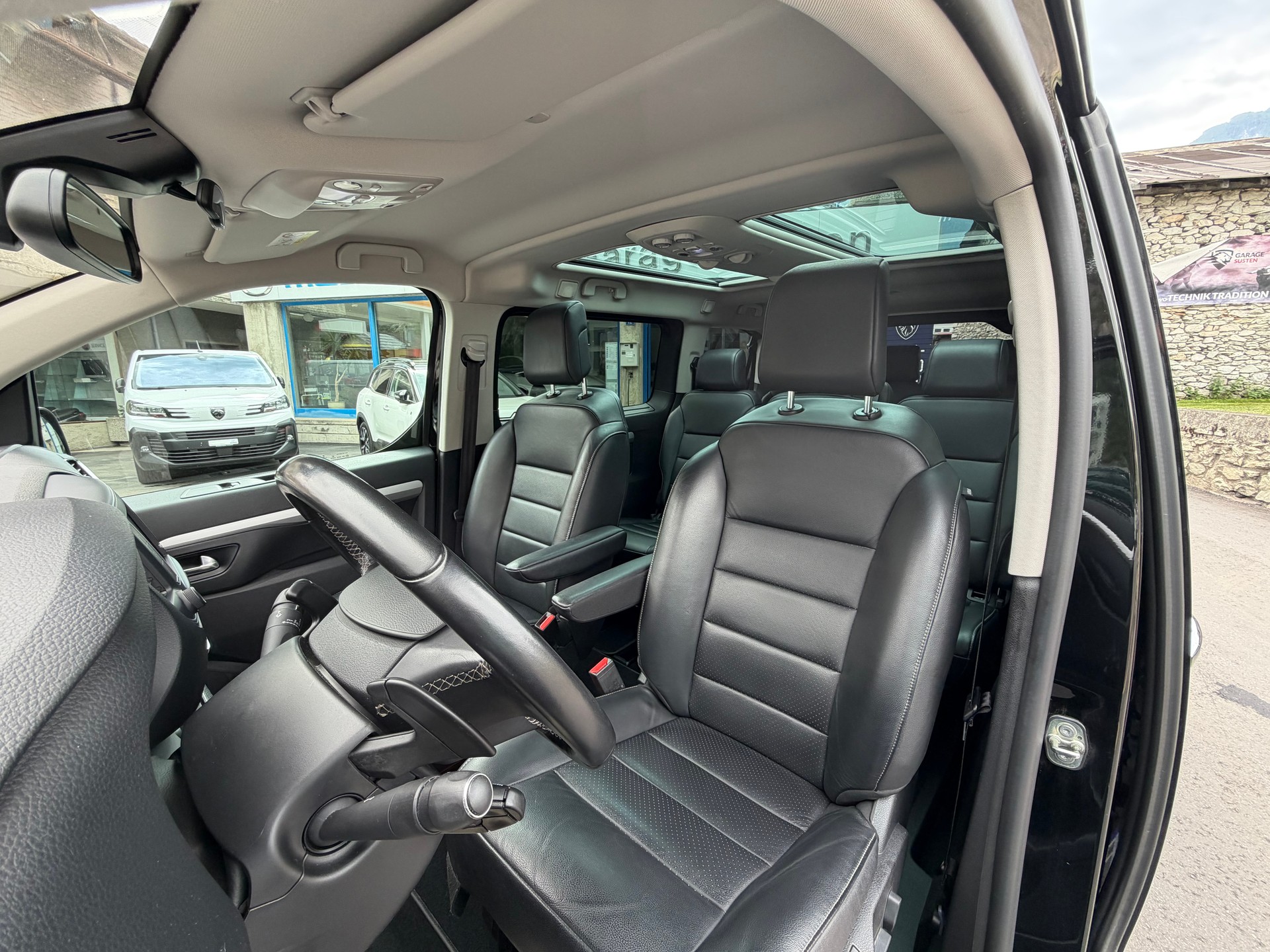 PEUGEOT Traveller 2.0 BlueHDi Allure Standard EAT8-image-8