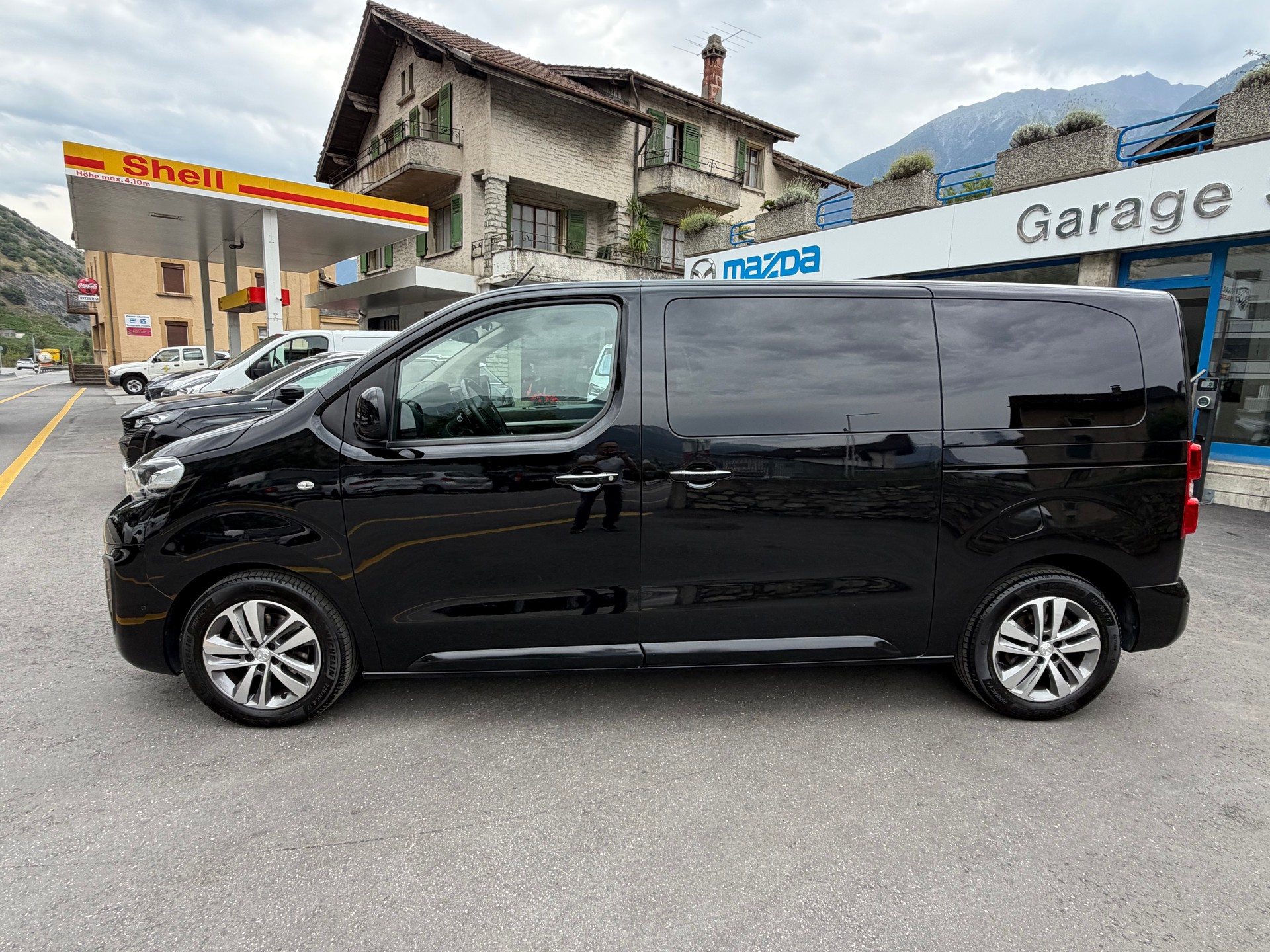 PEUGEOT Traveller 2.0 BlueHDi Allure Standard EAT8-showroom-element-1