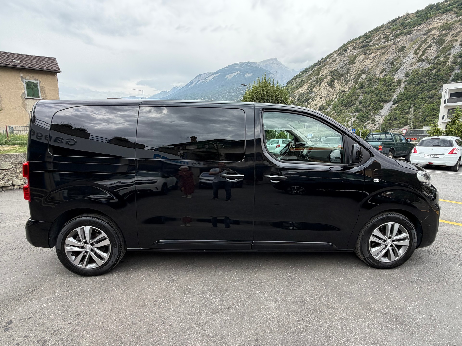 PEUGEOT Traveller 2.0 BlueHDi Allure Standard EAT8-image-5