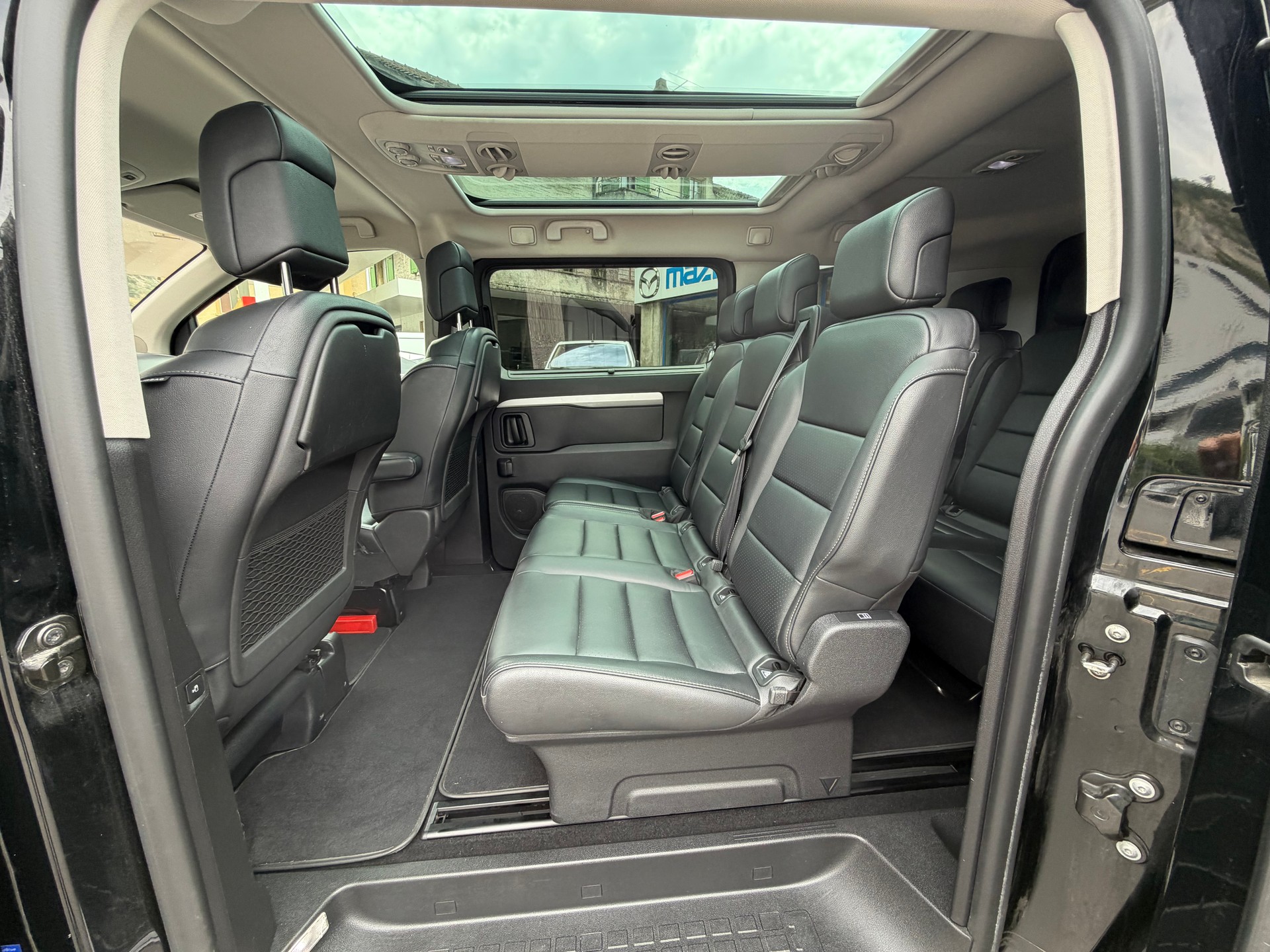 PEUGEOT Traveller 2.0 BlueHDi Allure Standard EAT8-image-9