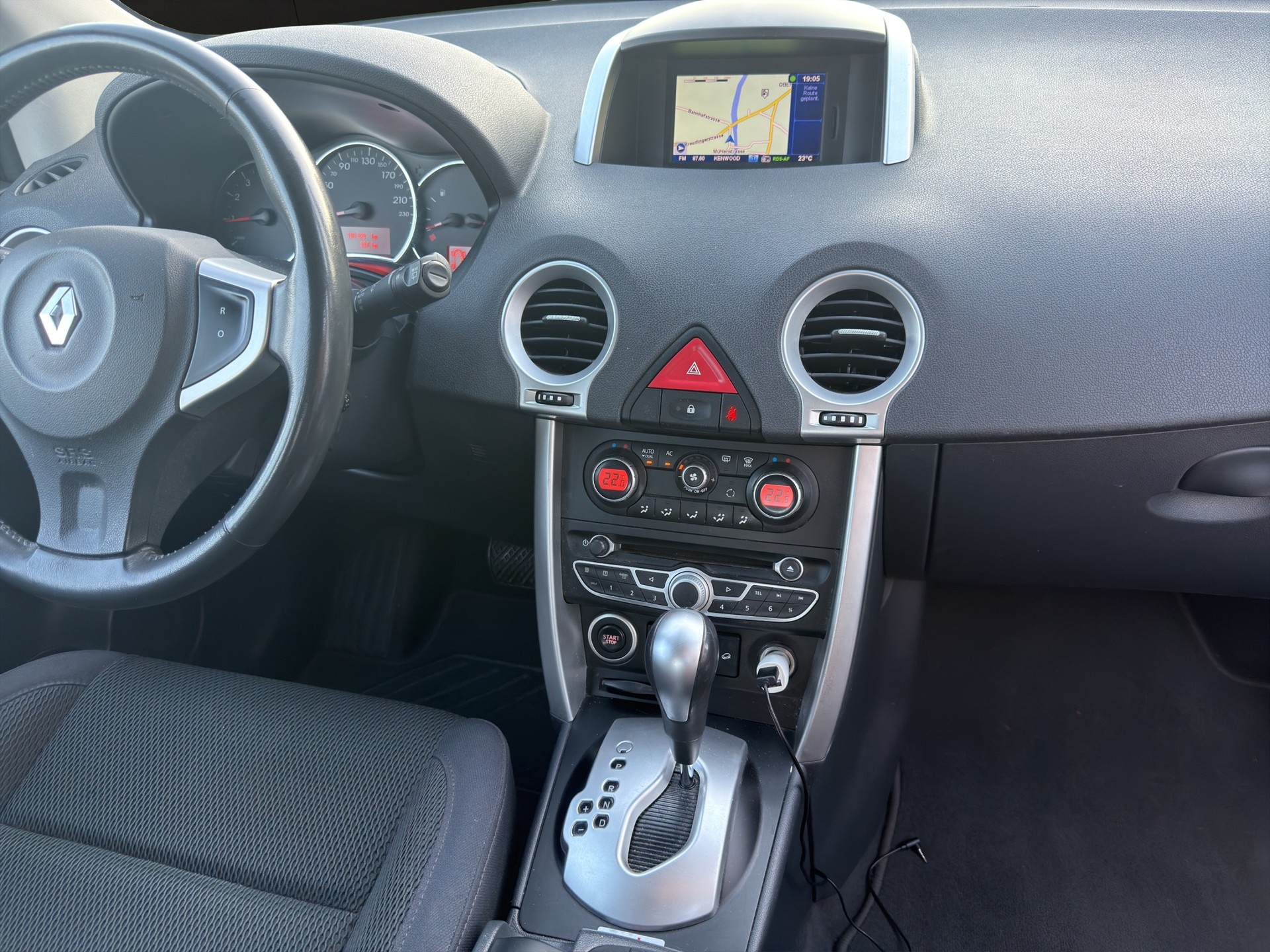 RENAULT Koleos 2.0 dCi Dynamique 4x4 Automatic-image-9