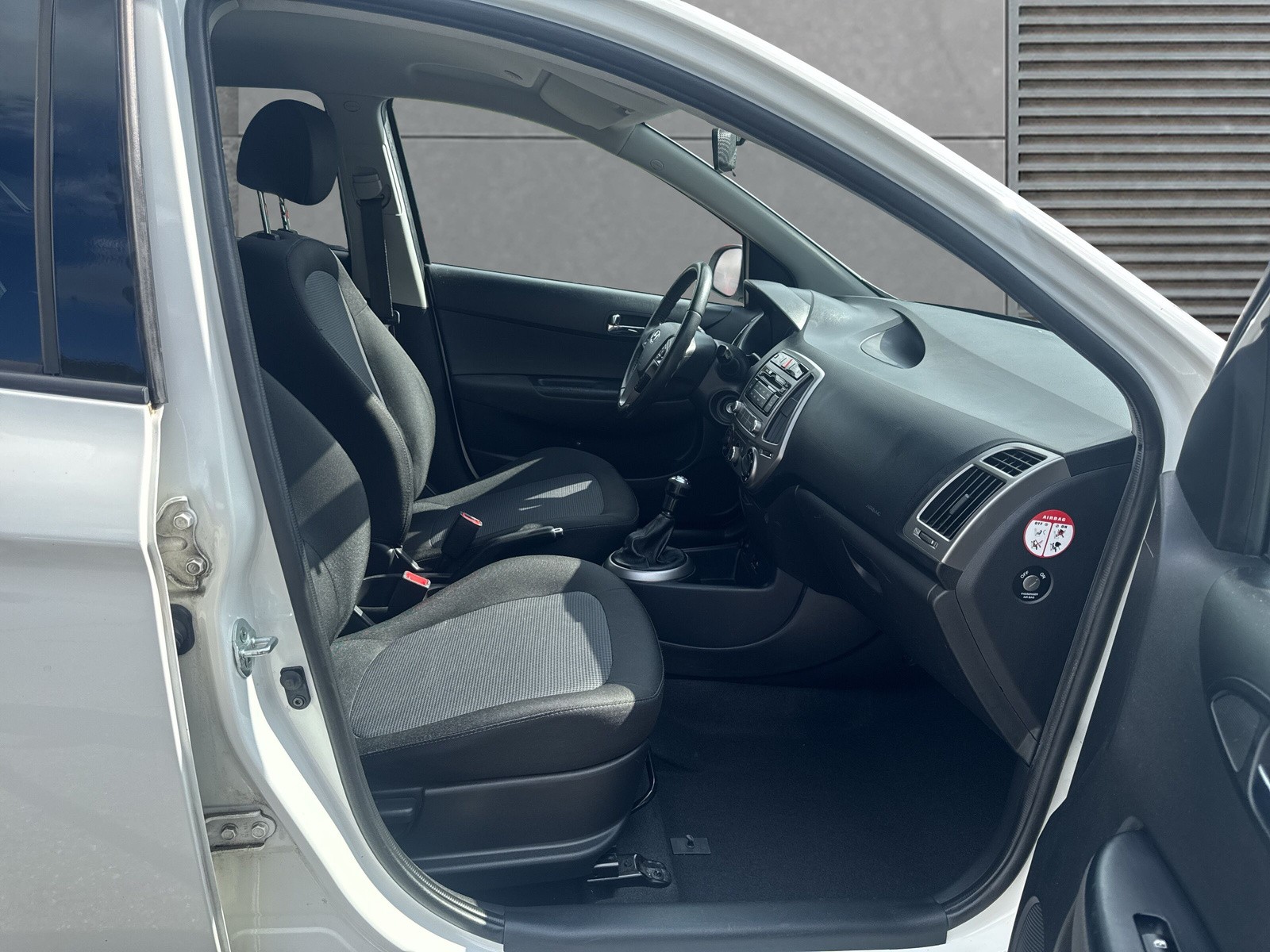 HYUNDAI i20 1.2 GO!-image-9