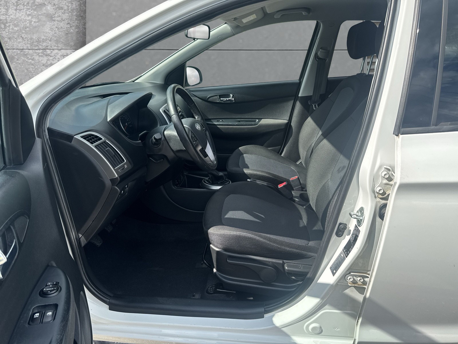 HYUNDAI i20 1.2 GO!-image-8