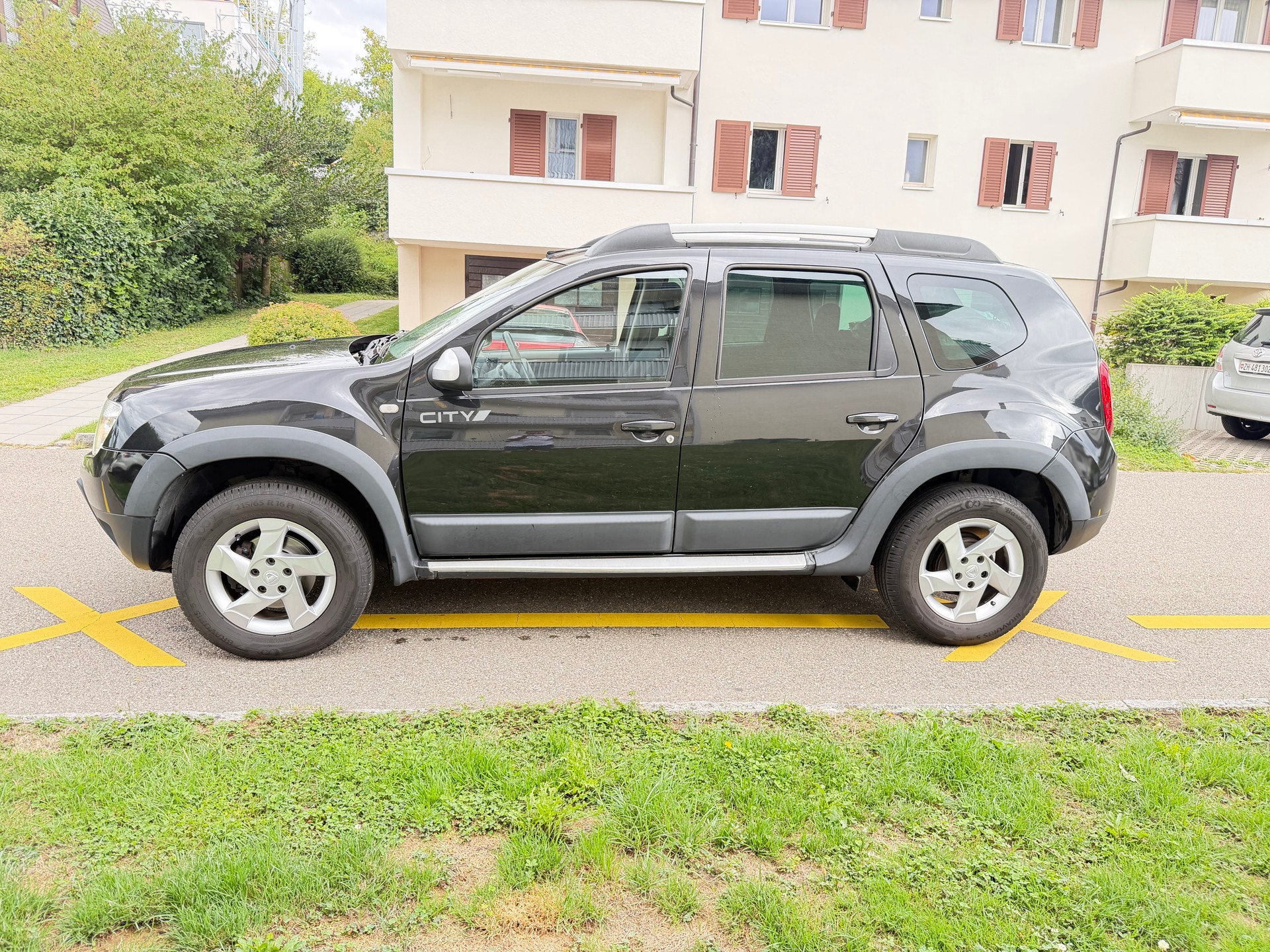 DACIA Duster 1.6 City Lauréate 4x2-image-2
