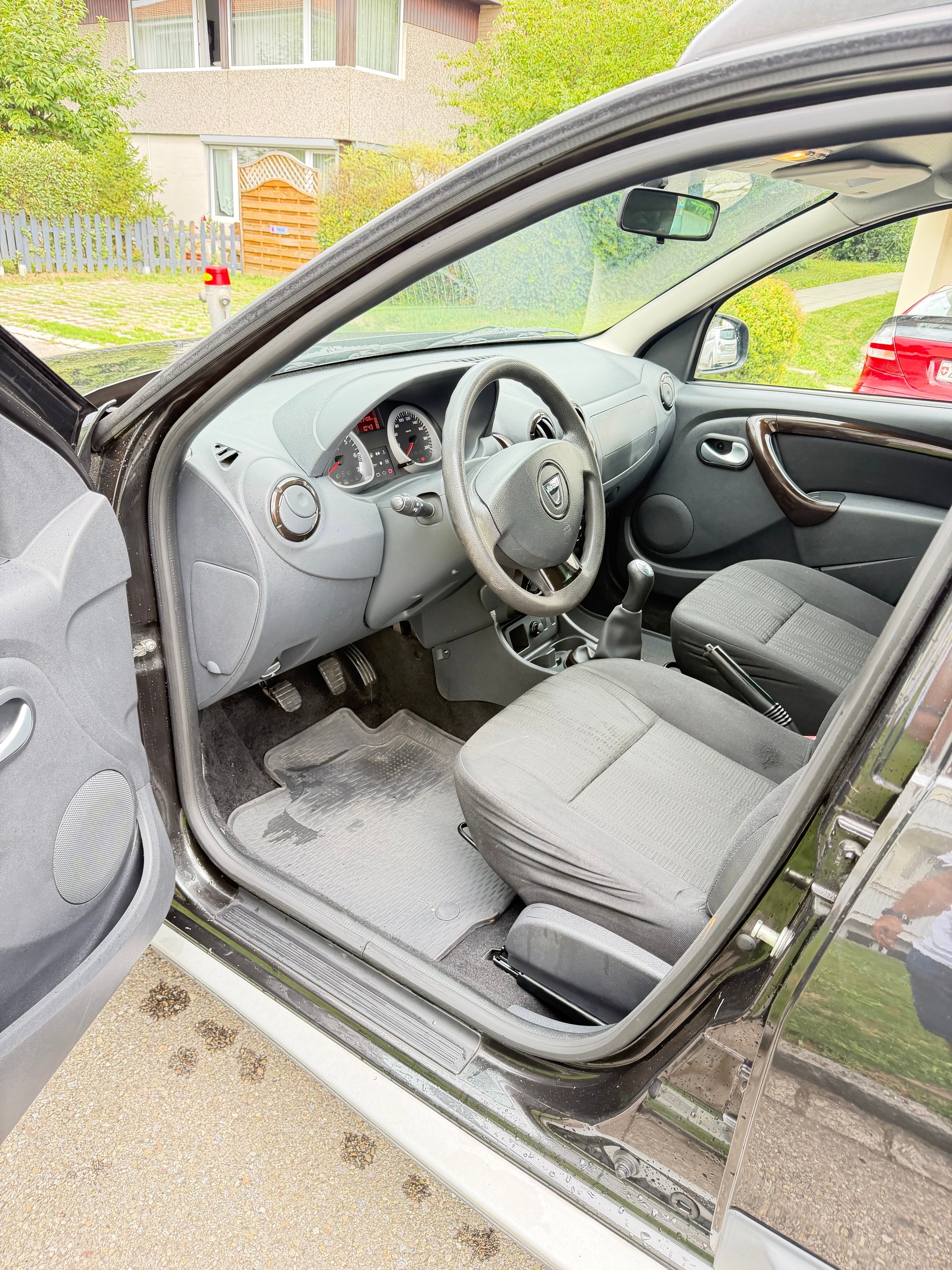 DACIA Duster 1.6 City Lauréate 4x2-image-10