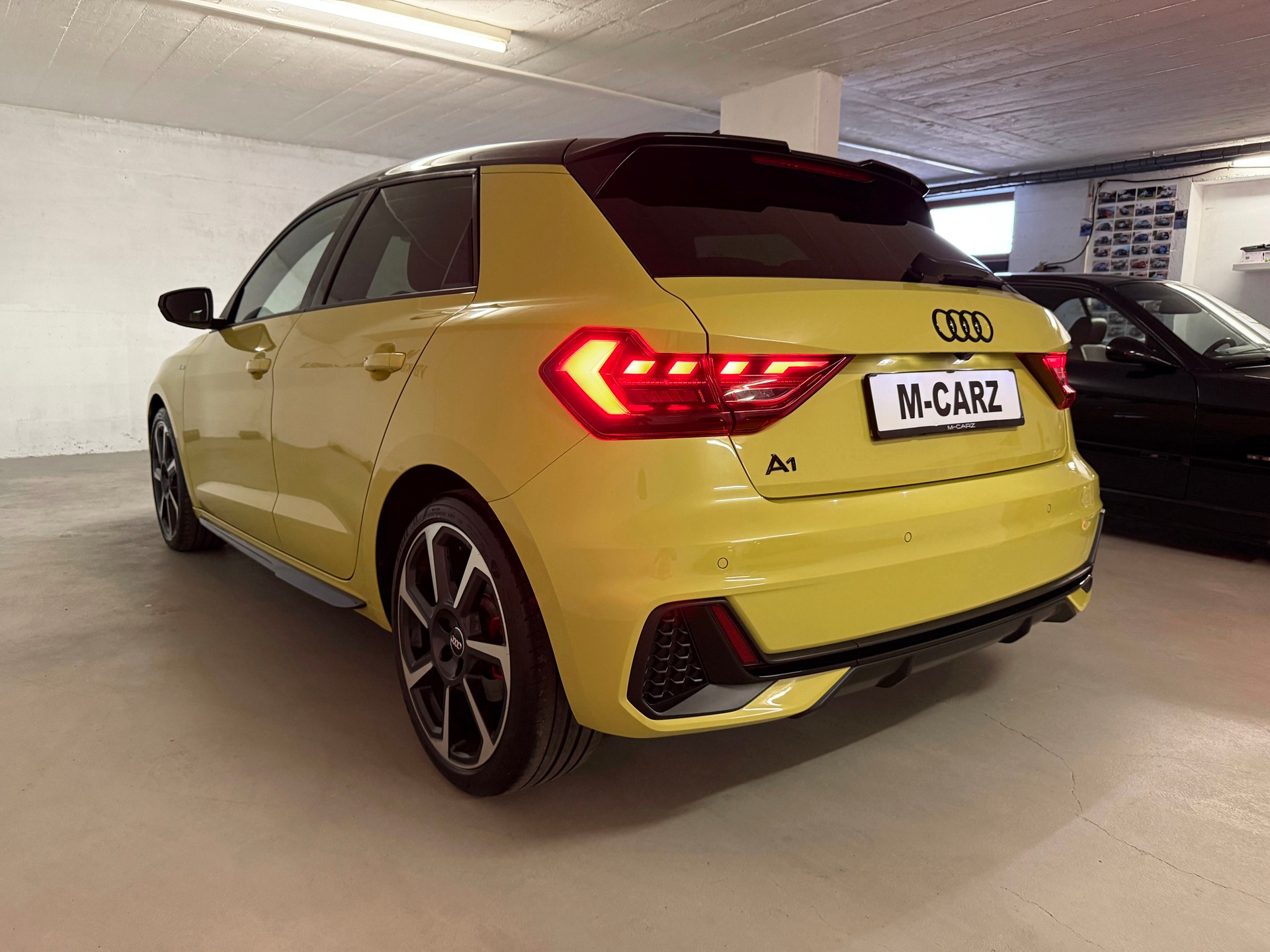 AUDI A1 Sportback 35 TFSI S Line S-tronic *Full options* *Python Yellow*-image-1