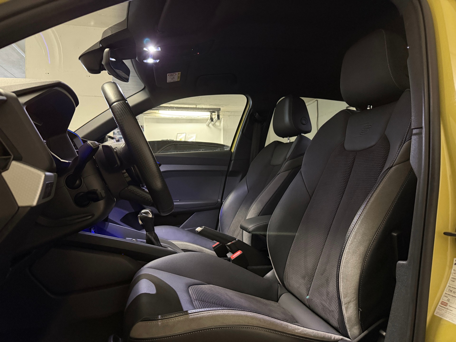 AUDI A1 Sportback 35 TFSI S Line S-tronic *Full options* *Python Yellow*-image-6