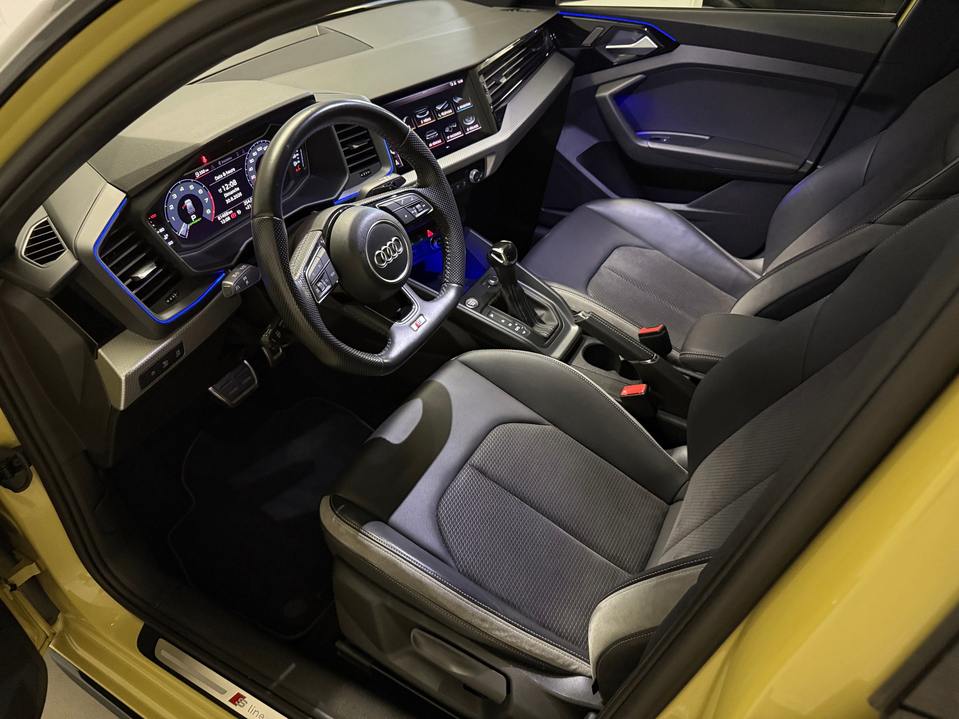 AUDI A1 Sportback 35 TFSI S Line S-tronic *Full options* *Python Yellow*-image-5