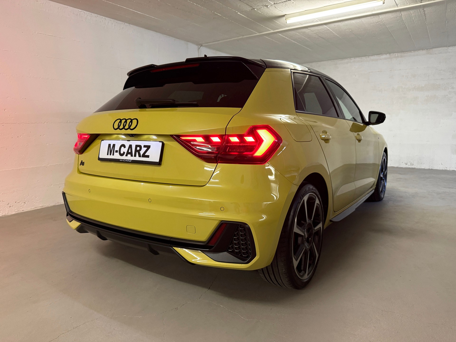 AUDI A1 Sportback 35 TFSI S Line S-tronic *Full options* *Python Yellow*-image-0
