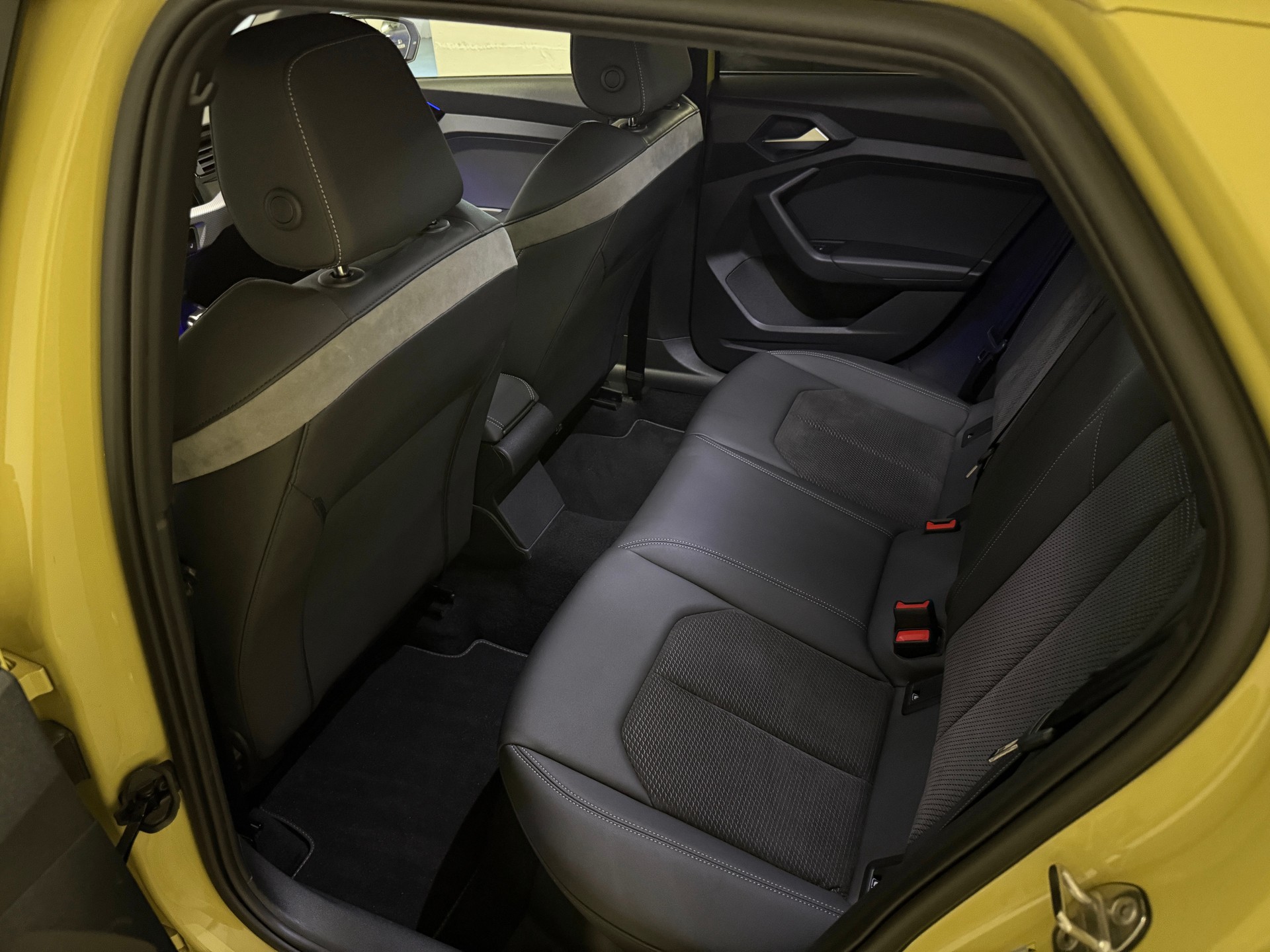 AUDI A1 Sportback 35 TFSI S Line S-tronic *Full options* *Python Yellow*-image-7