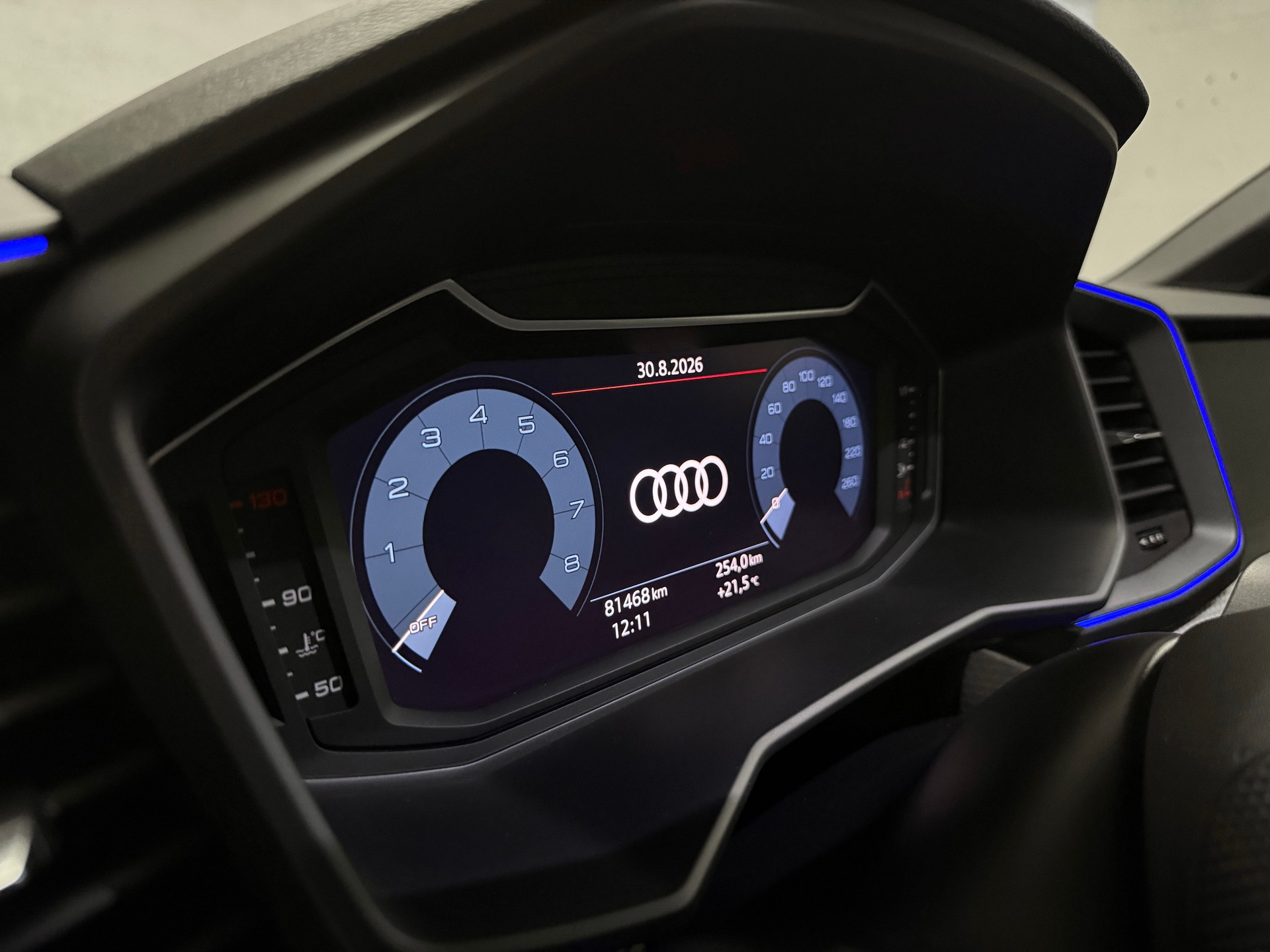 AUDI A1 Sportback 35 TFSI S Line S-tronic *Full options* *Python Yellow*-image-13