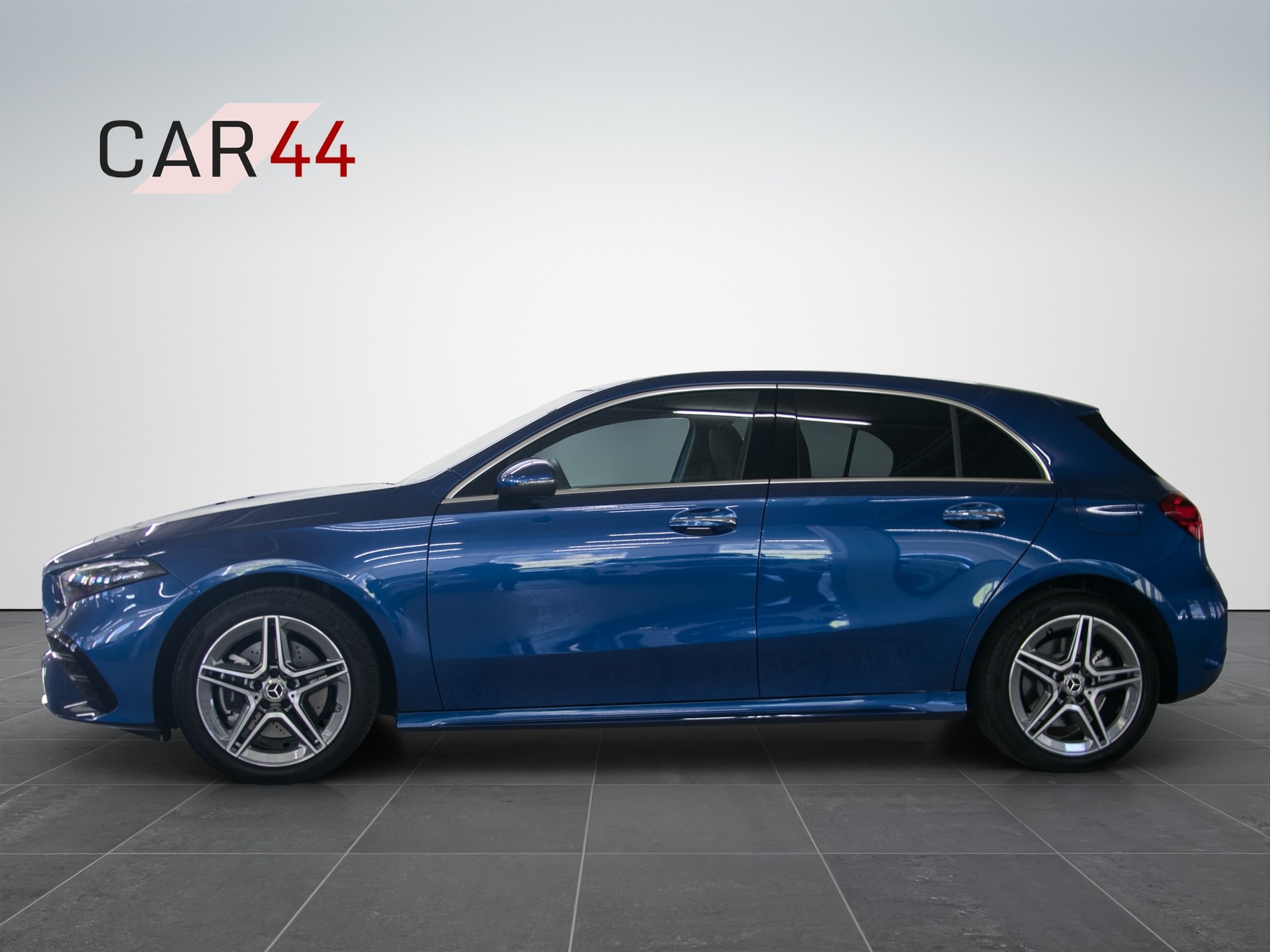 MERCEDES-BENZ A 250 e 8G-DCT-showroom-element-1
