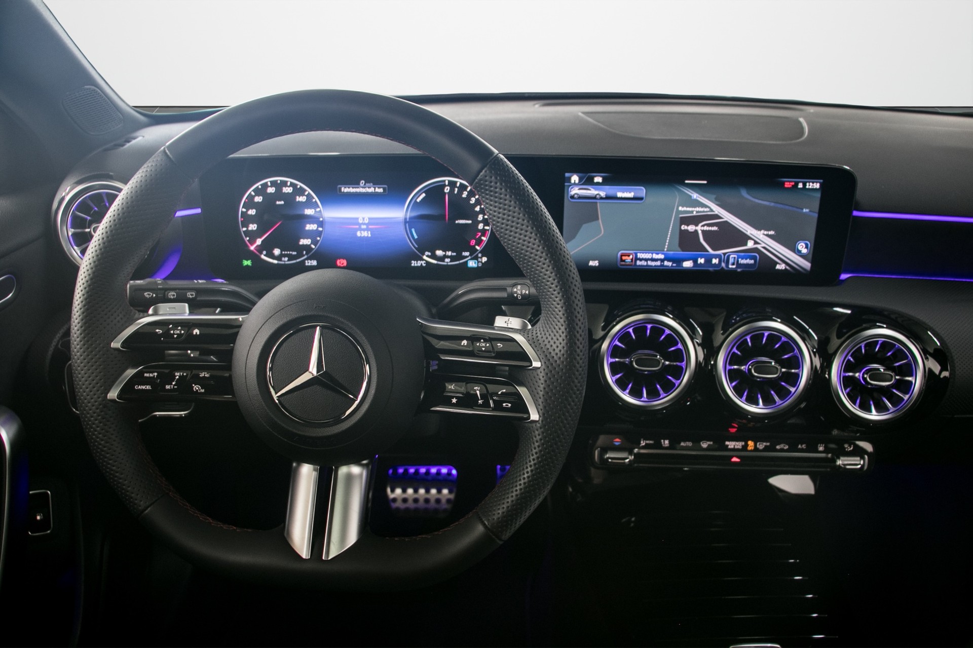 MERCEDES-BENZ A 250 e 8G-DCT-image-4