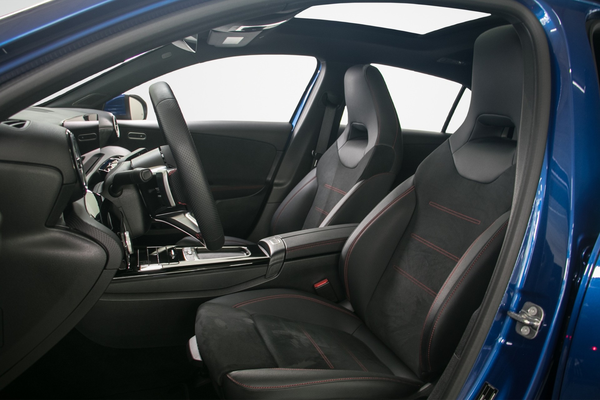 MERCEDES-BENZ A 250 e 8G-DCT-image-10