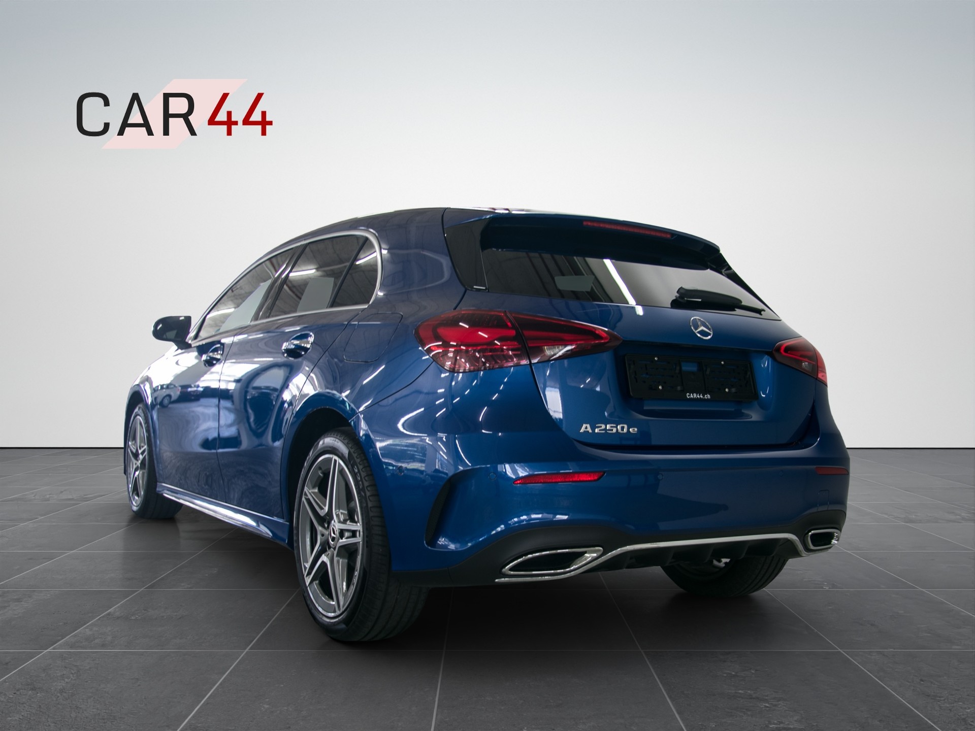MERCEDES-BENZ A 250 e 8G-DCT-showroom-element-2