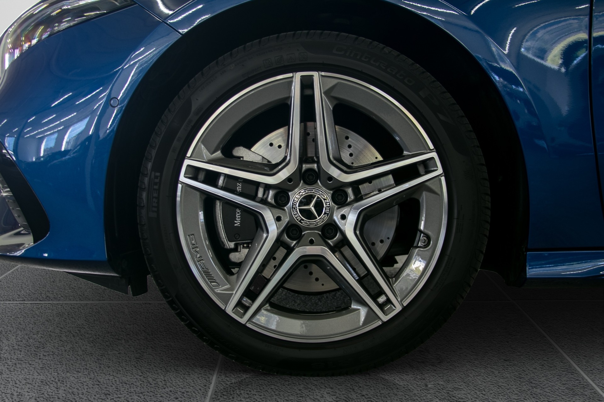 MERCEDES-BENZ A 250 e 8G-DCT-image-15