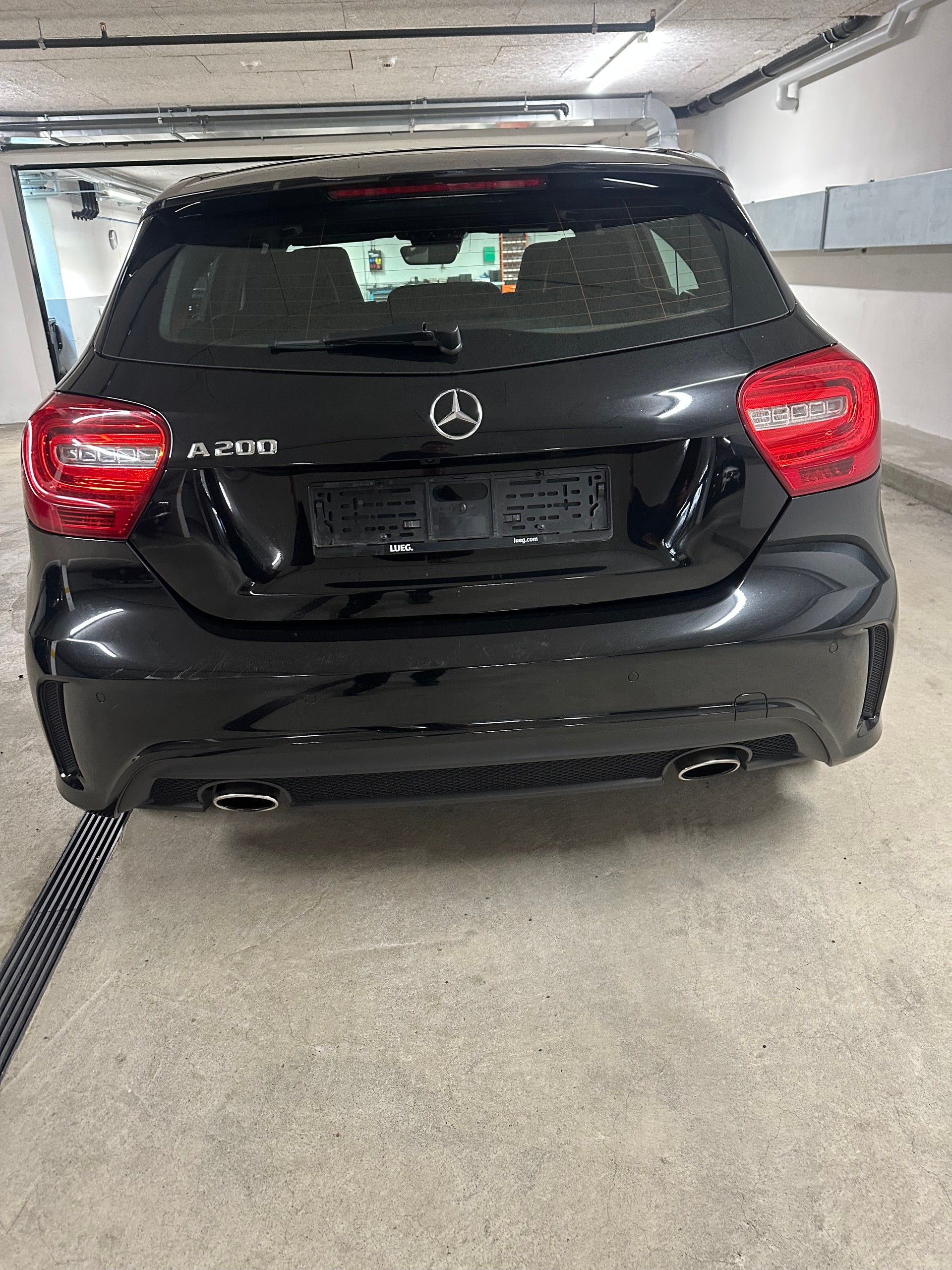 MERCEDES-BENZ A 200 AMG Line 7G-DCT-image-2