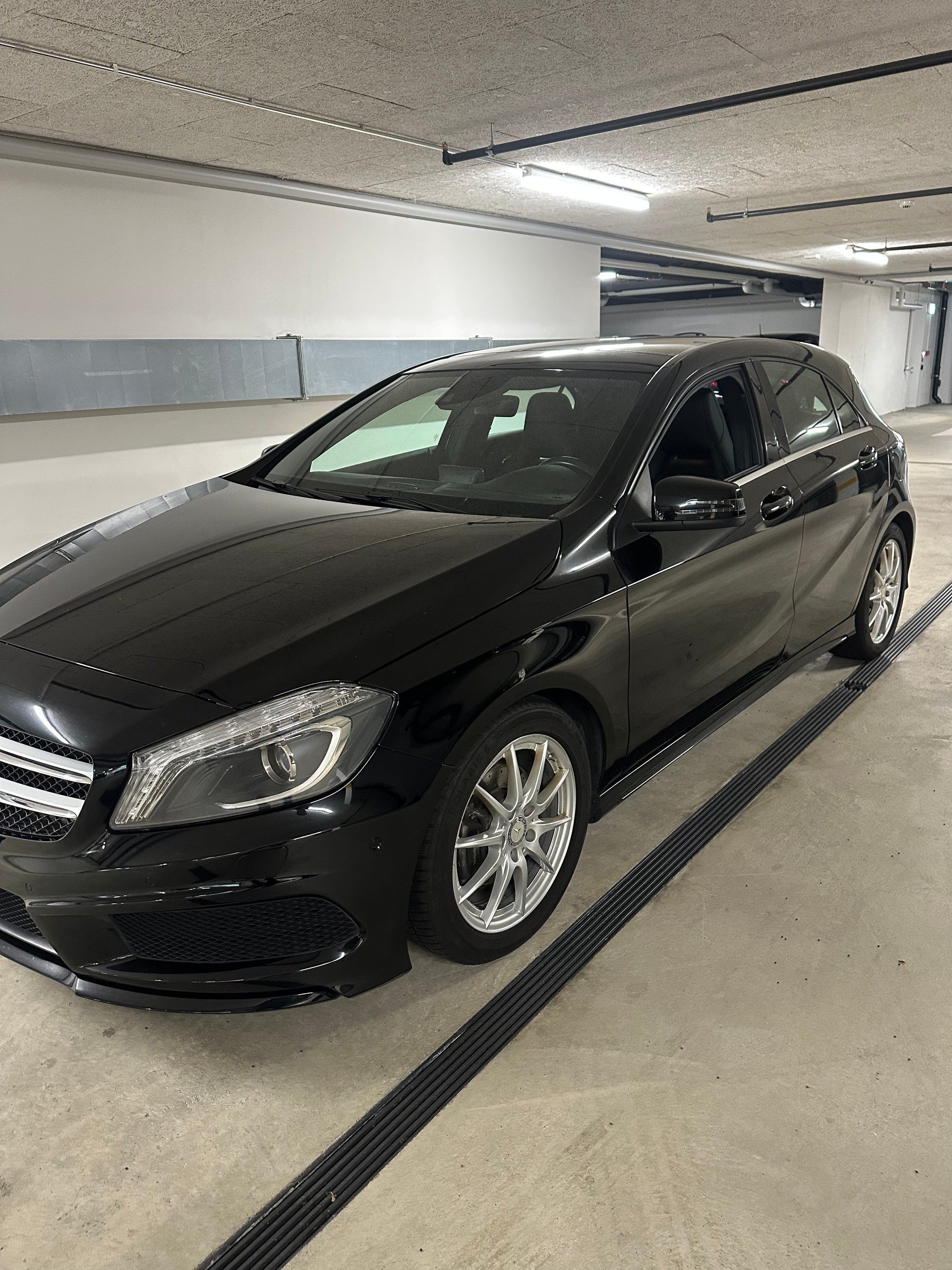 MERCEDES-BENZ A 200 AMG Line 7G-DCT-image-1