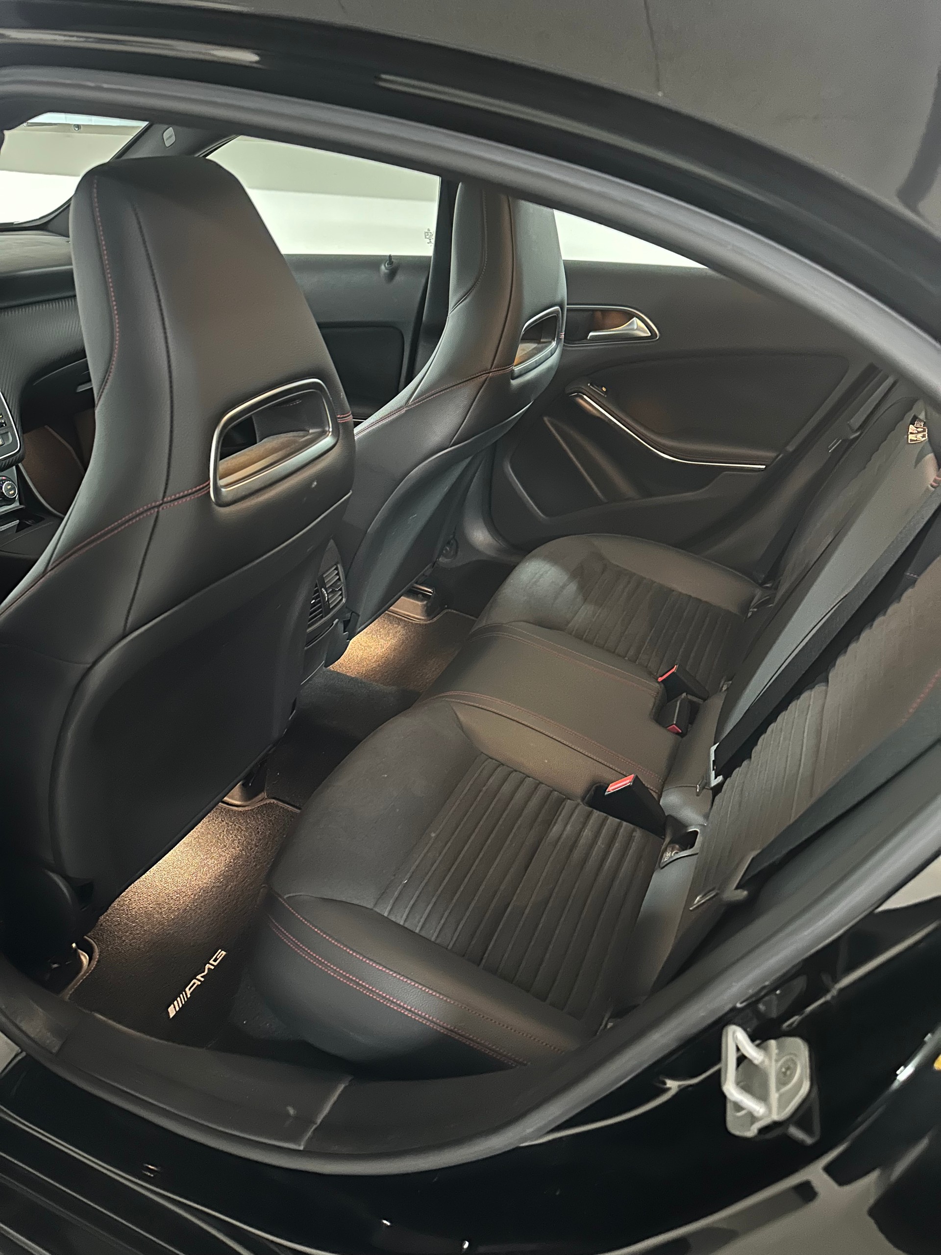 MERCEDES-BENZ A 200 AMG Line 7G-DCT-image-5