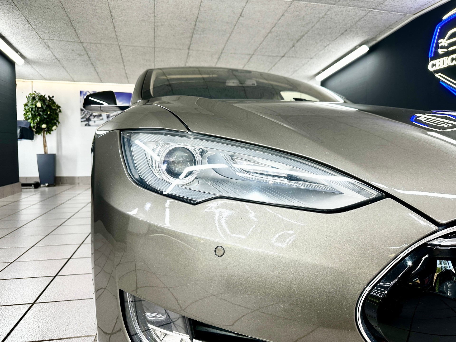 TESLA Model S 85 D Performance-image-10