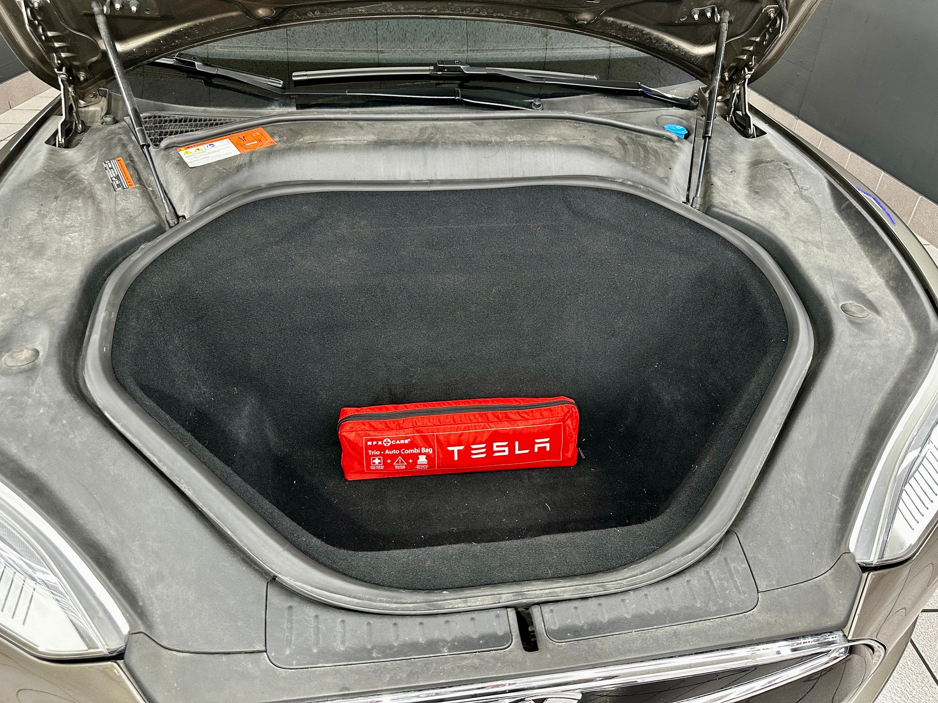 TESLA Model S 85 D Performance-image-30