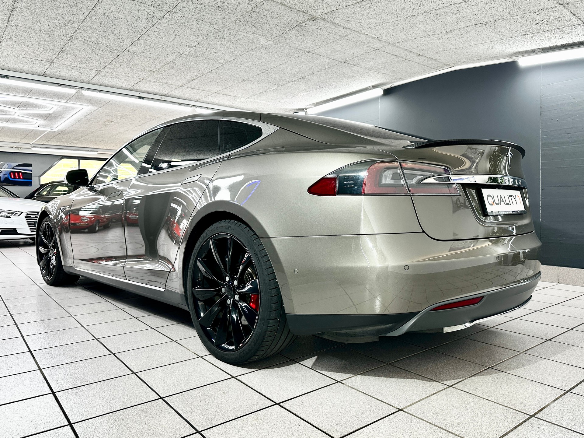 TESLA Model S 85 D Performance-image-7