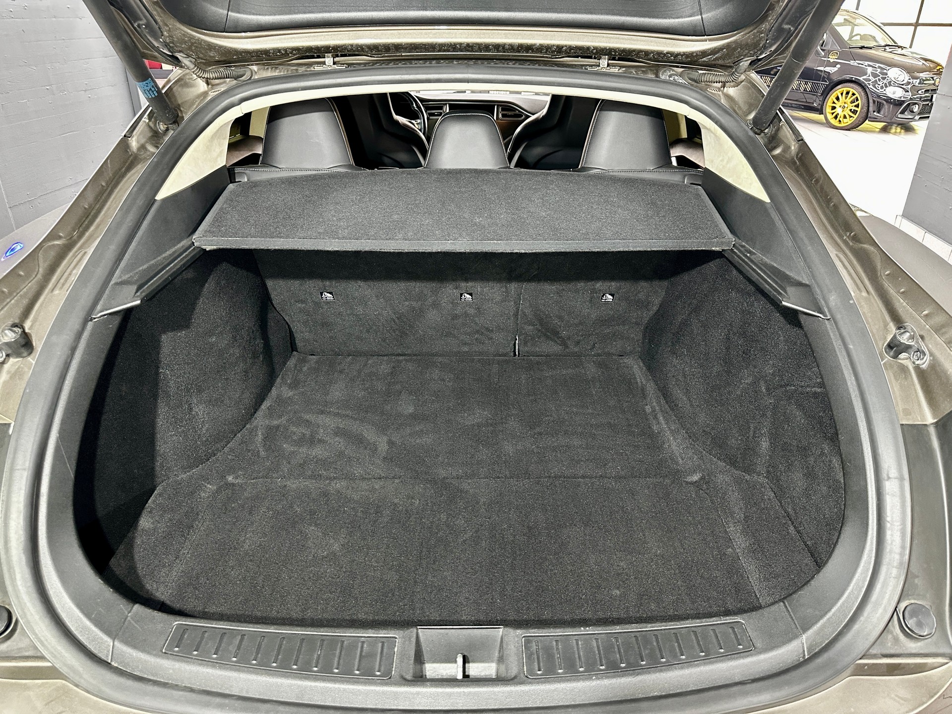 TESLA Model S 85 D Performance-image-29