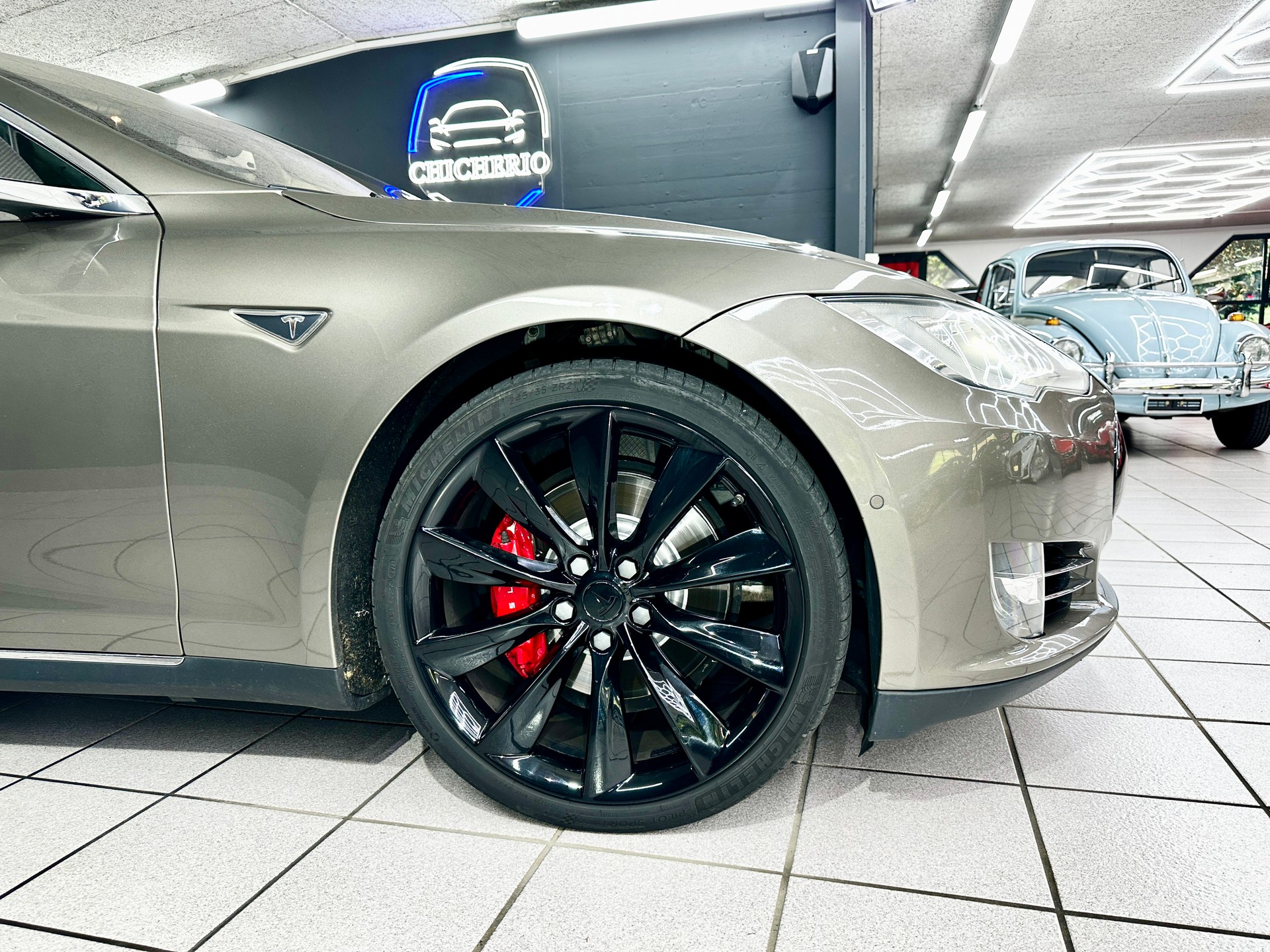 TESLA Model S 85 D Performance-image-12