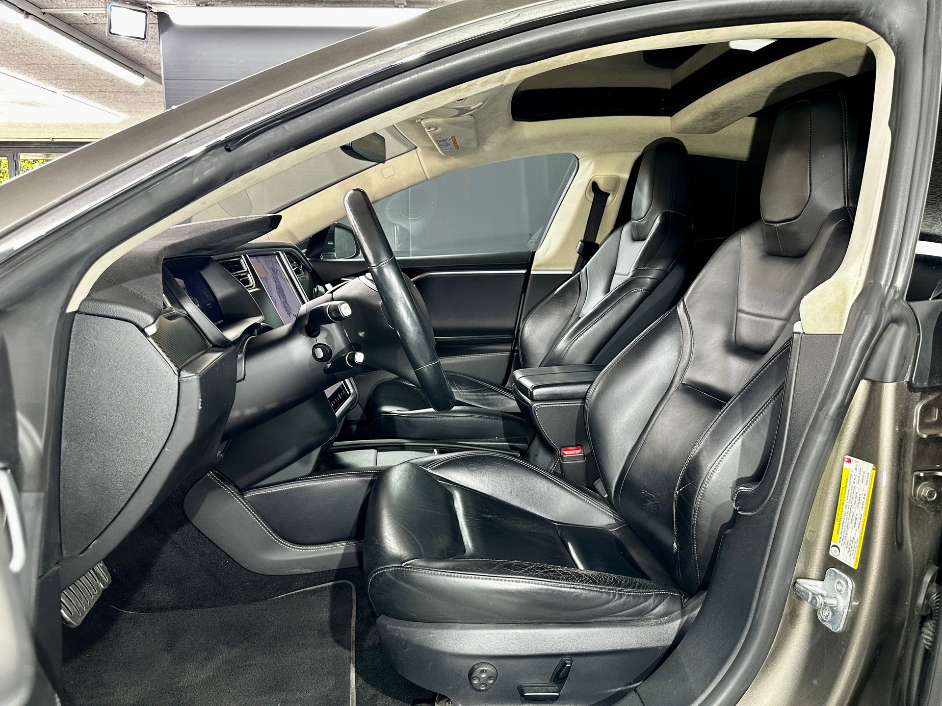 TESLA Model S 85 D Performance-image-15
