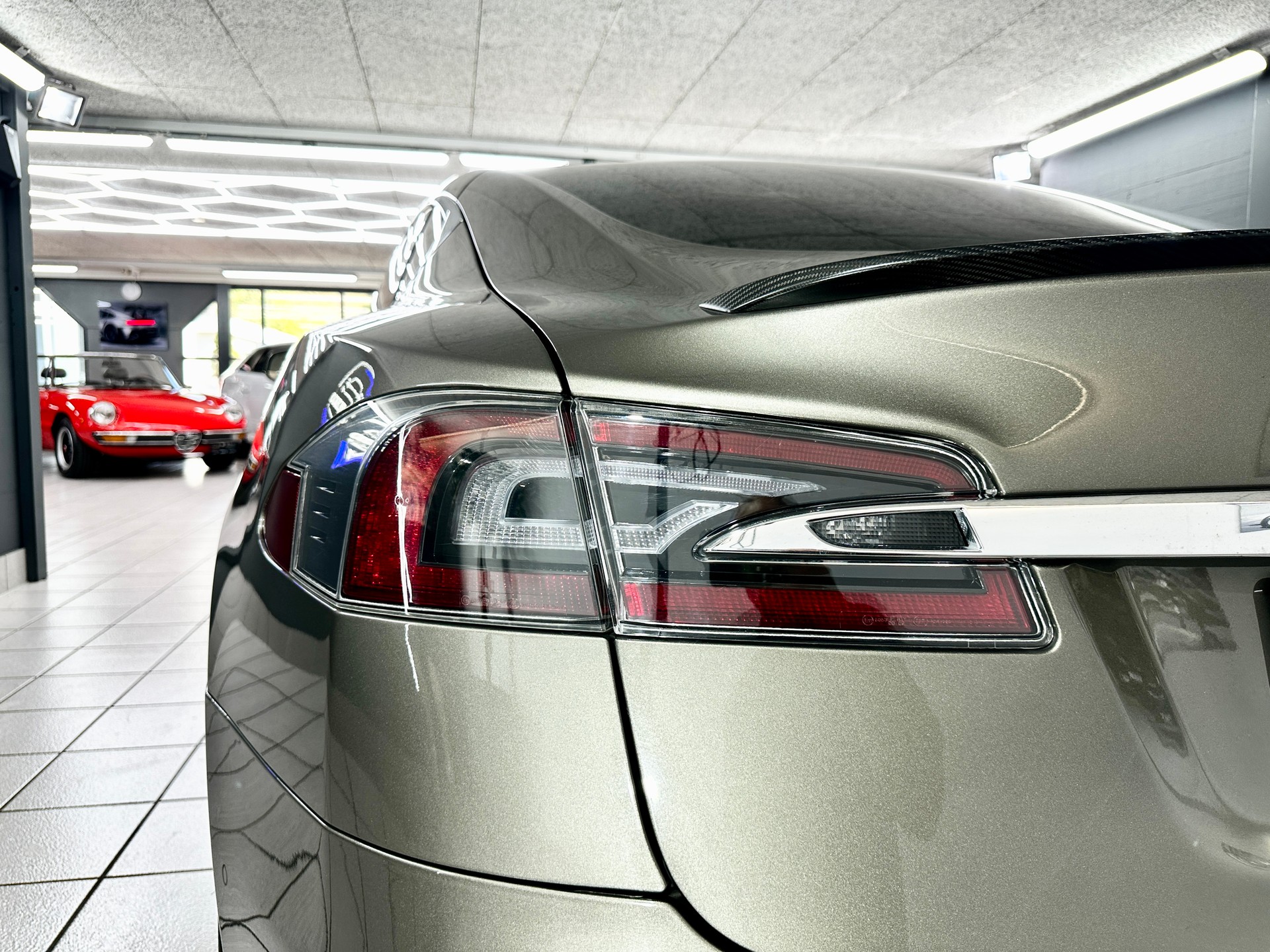 TESLA Model S 85 D Performance-image-6