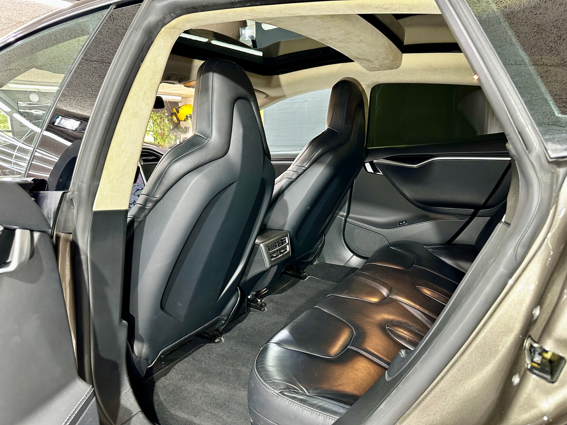 TESLA Model S 85 D Performance-image-27