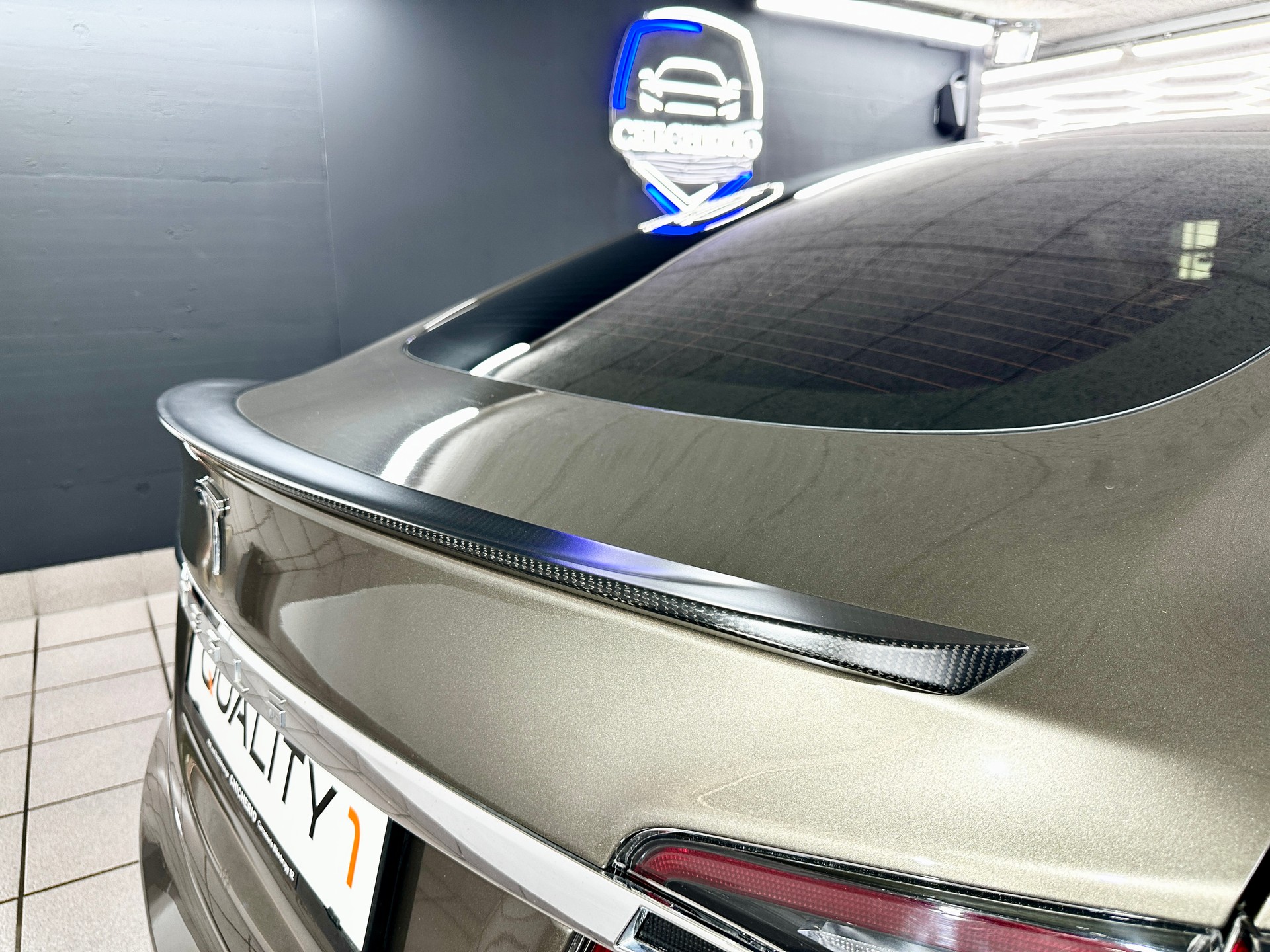TESLA Model S 85 D Performance-image-5