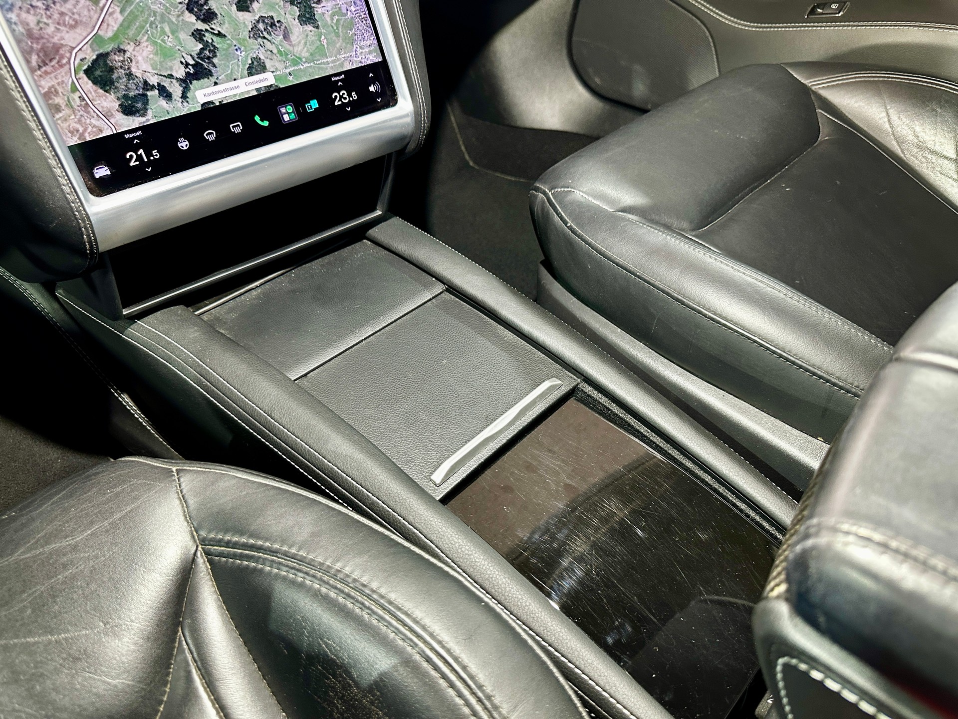 TESLA Model S 85 D Performance-image-24