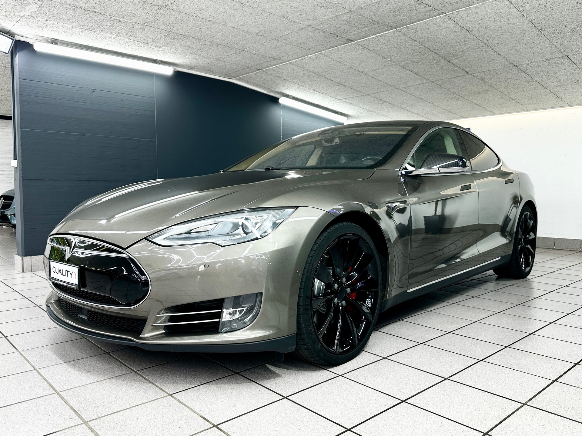 TESLA Model S 85 D Performance-image-8