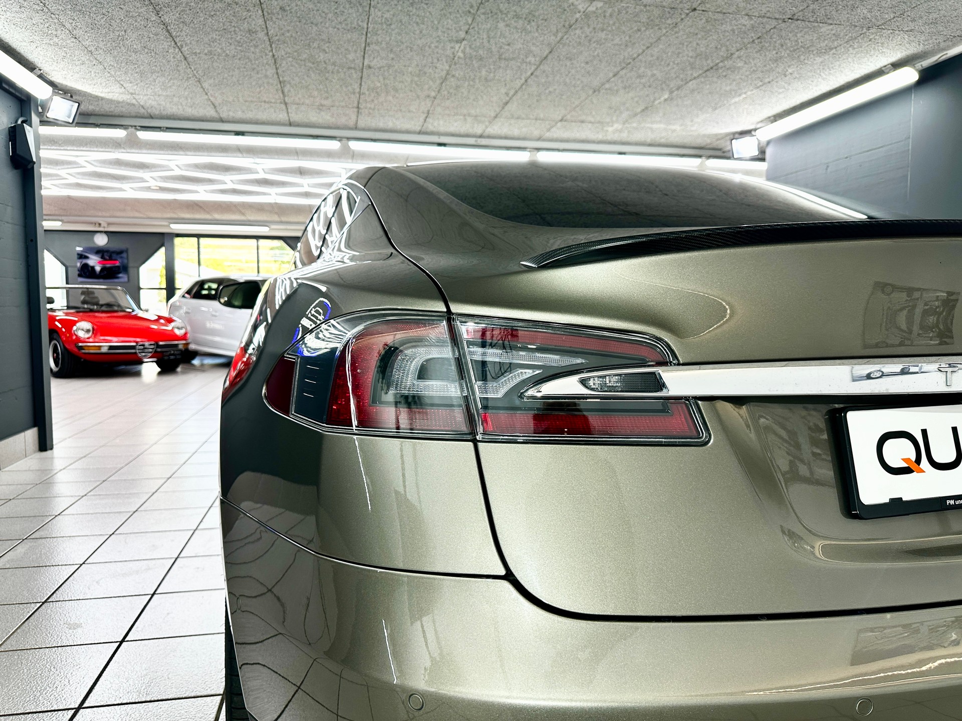 TESLA Model S 85 D Performance-image-4