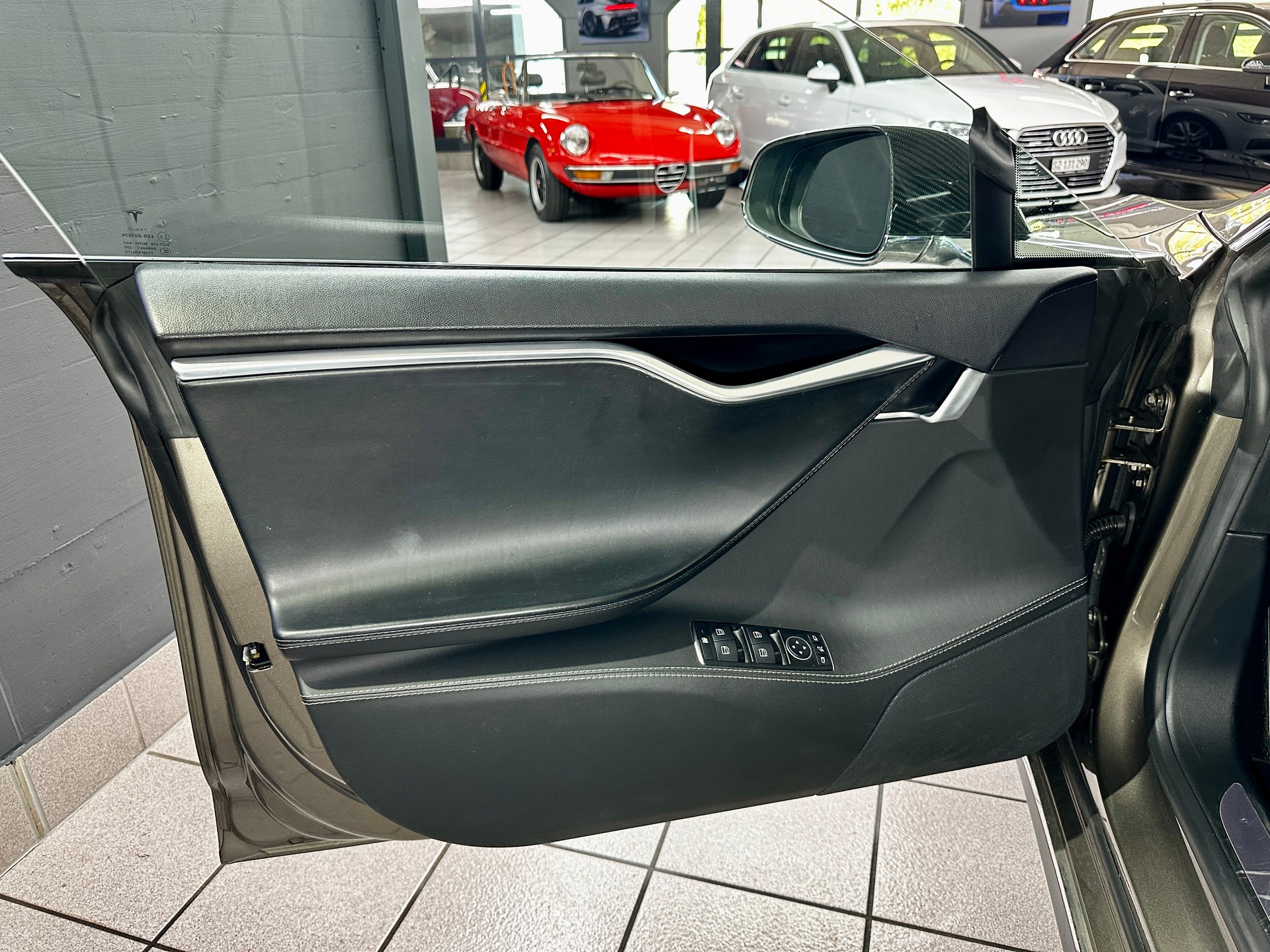 TESLA Model S 85 D Performance-image-16