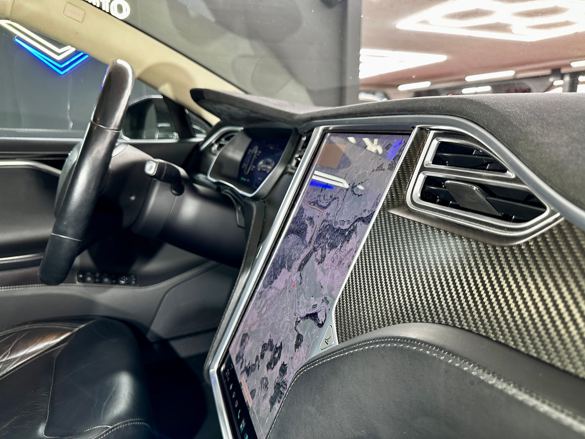 TESLA Model S 85 D Performance-image-26