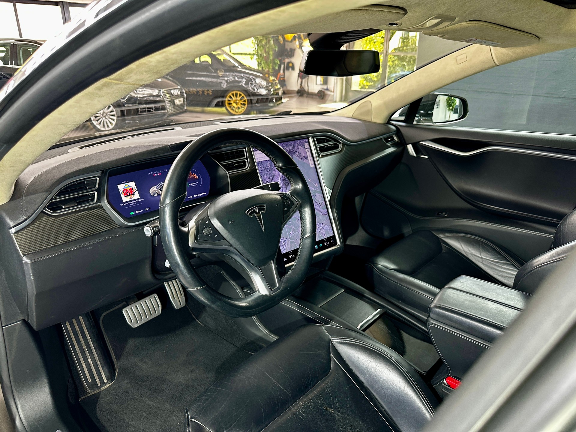 TESLA Model S 85 D Performance-image-13