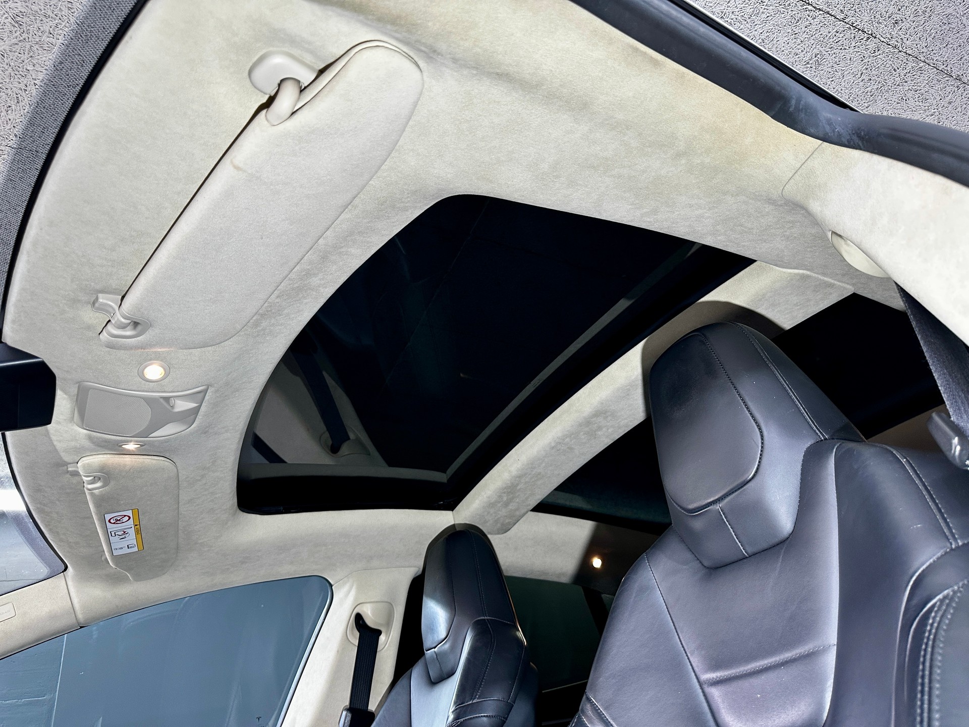 TESLA Model S 85 D Performance-image-25