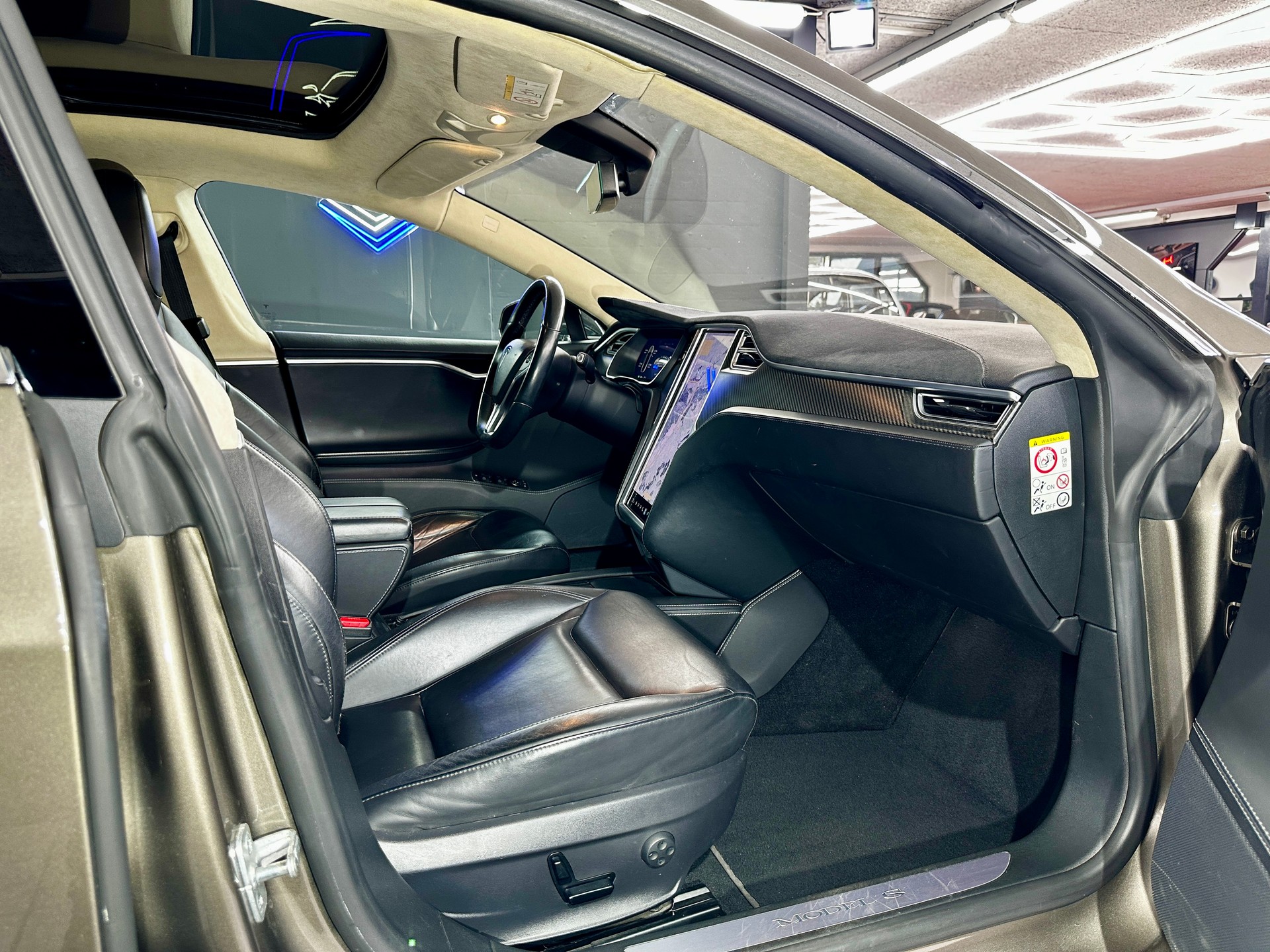 TESLA Model S 85 D Performance-image-14
