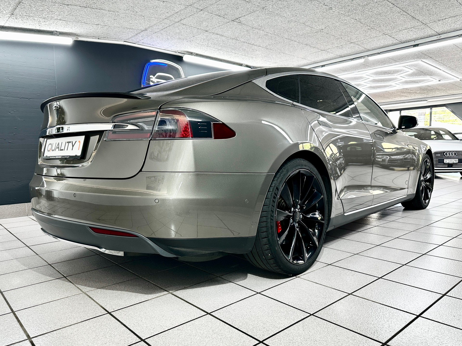 TESLA Model S 85 D Performance-image-2