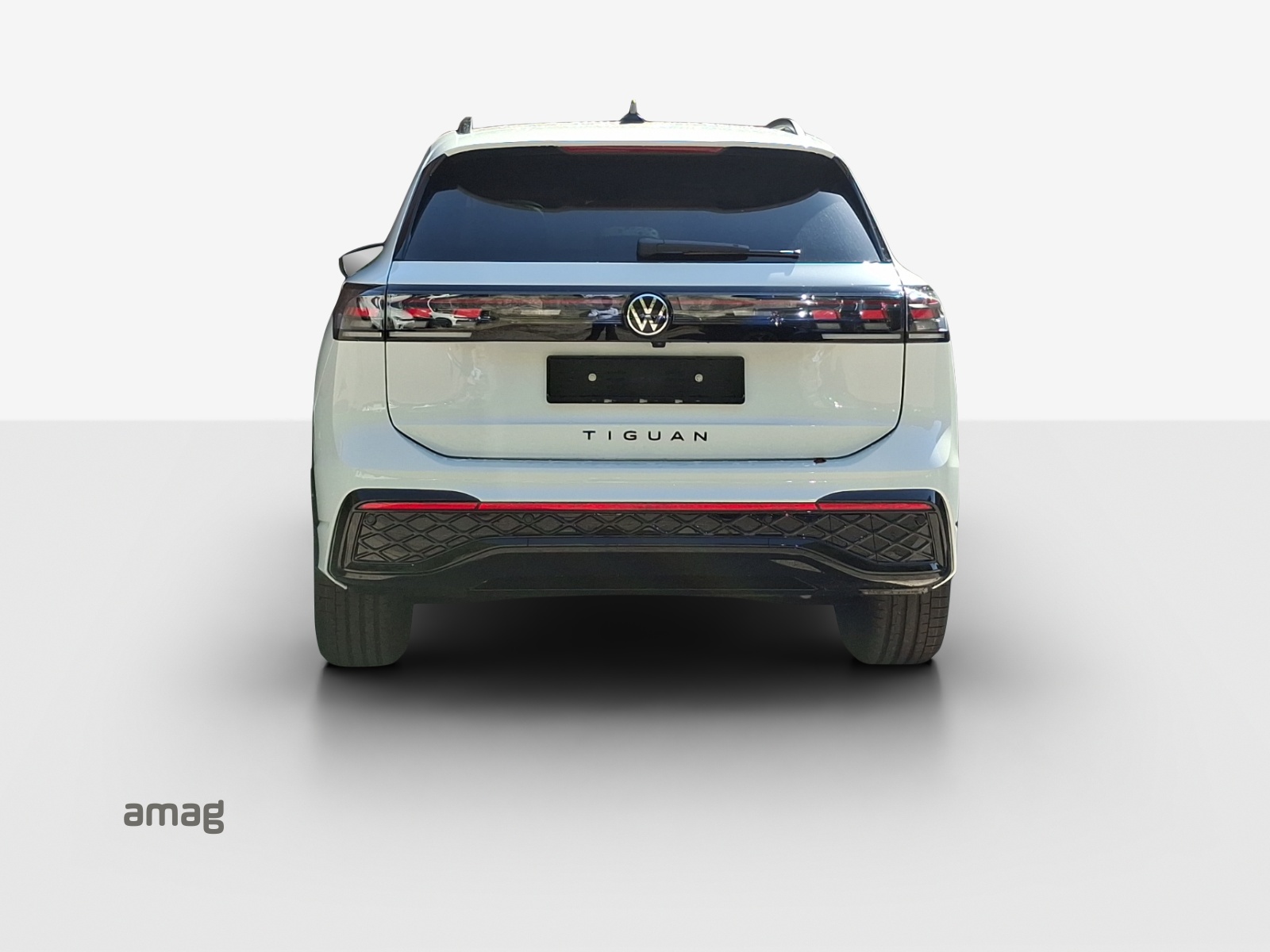 VW Tiguan 2.0 TSI DSG R-Line Plus 4Motion-image-3